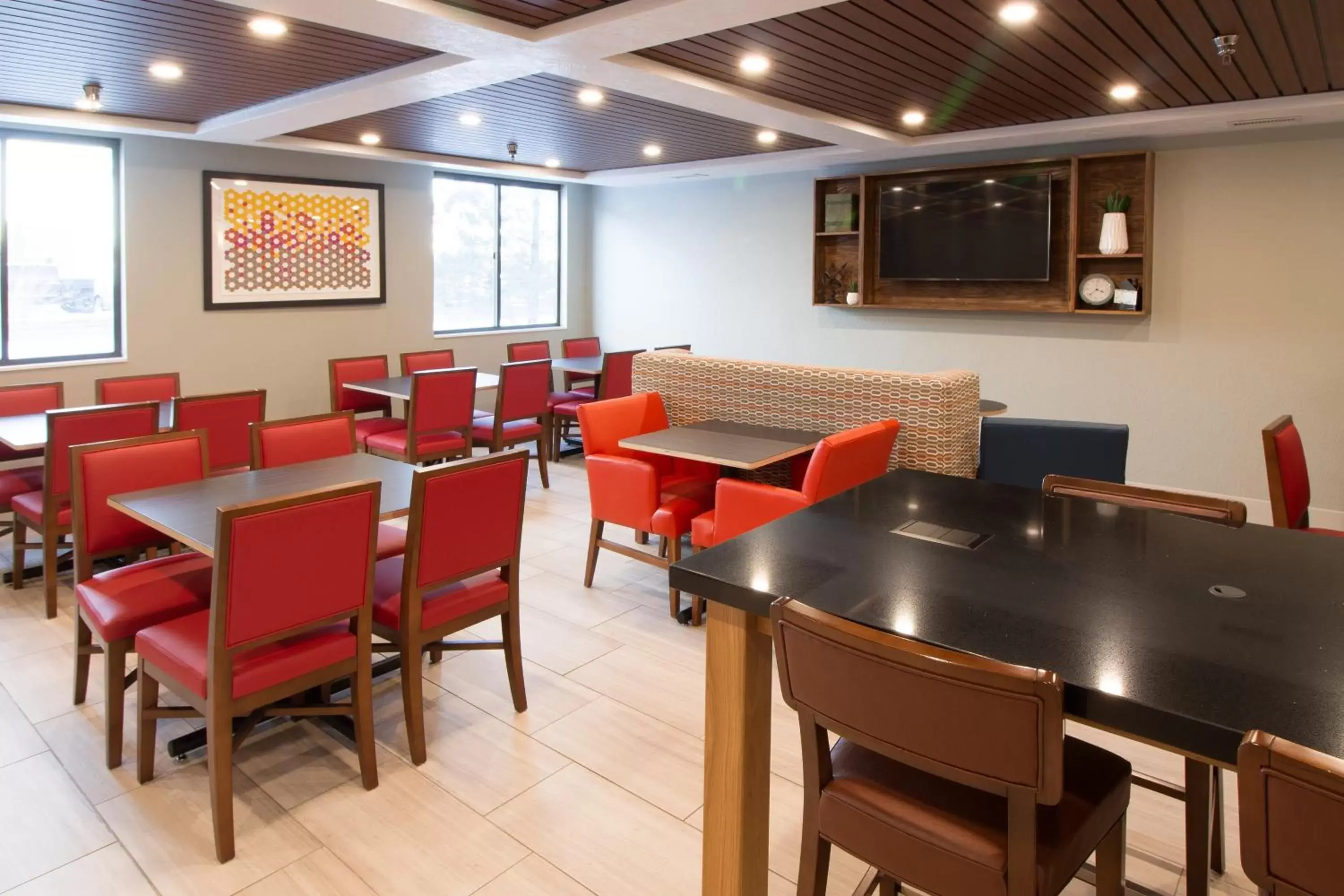 Breakfast, Restaurant/Places to Eat in Holiday Inn Express & Suites - Worthington, an IHG Hotel
