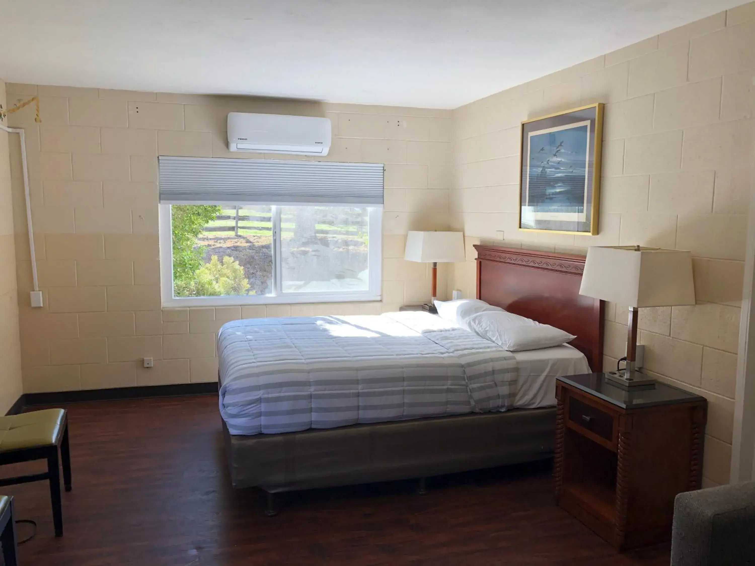 Bedroom, Bed in Sierra Lodge Three Rivers