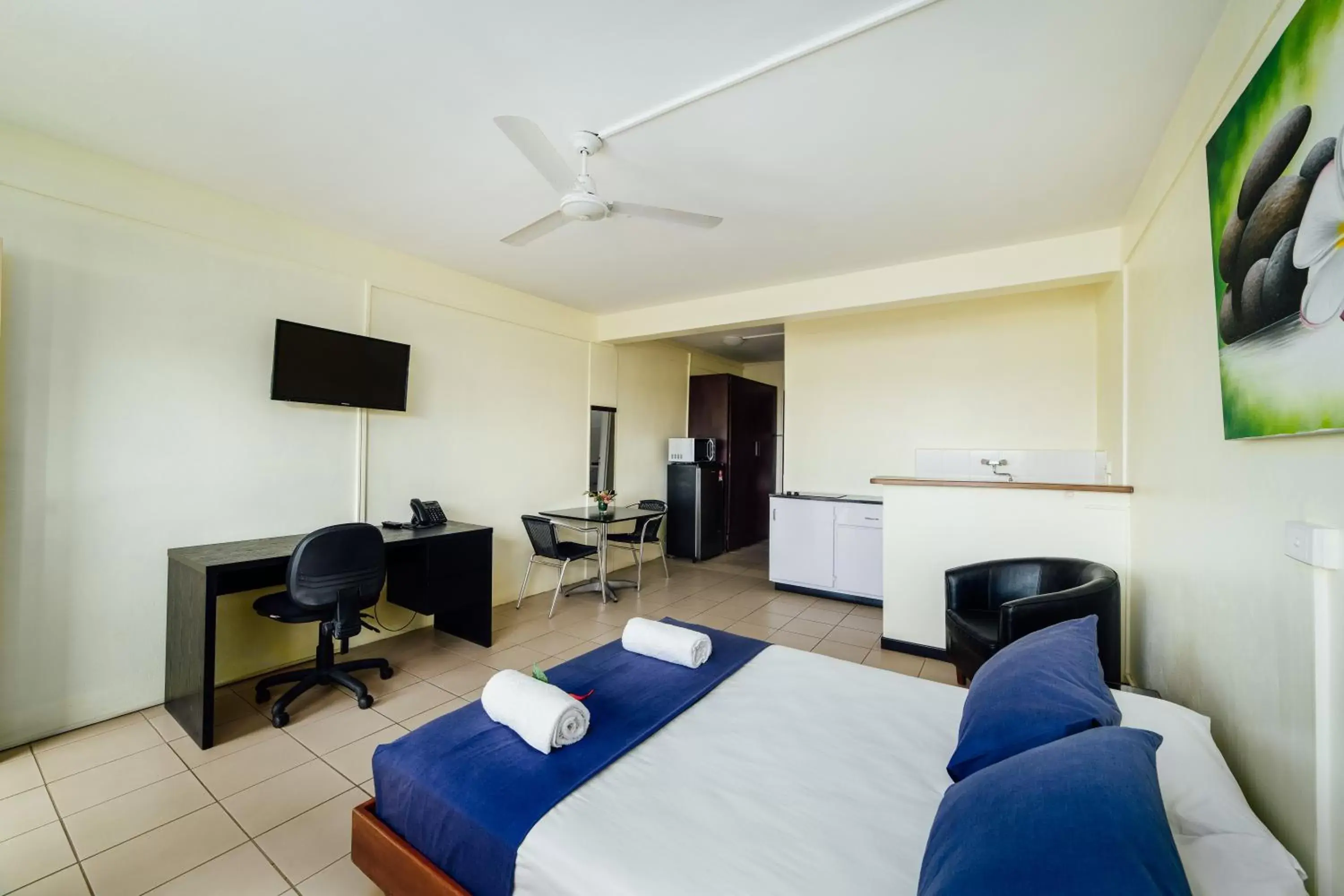 TV and multimedia, Bed in Kaiviti Motel TV and multimedia, Bed in Kaiviti Motel