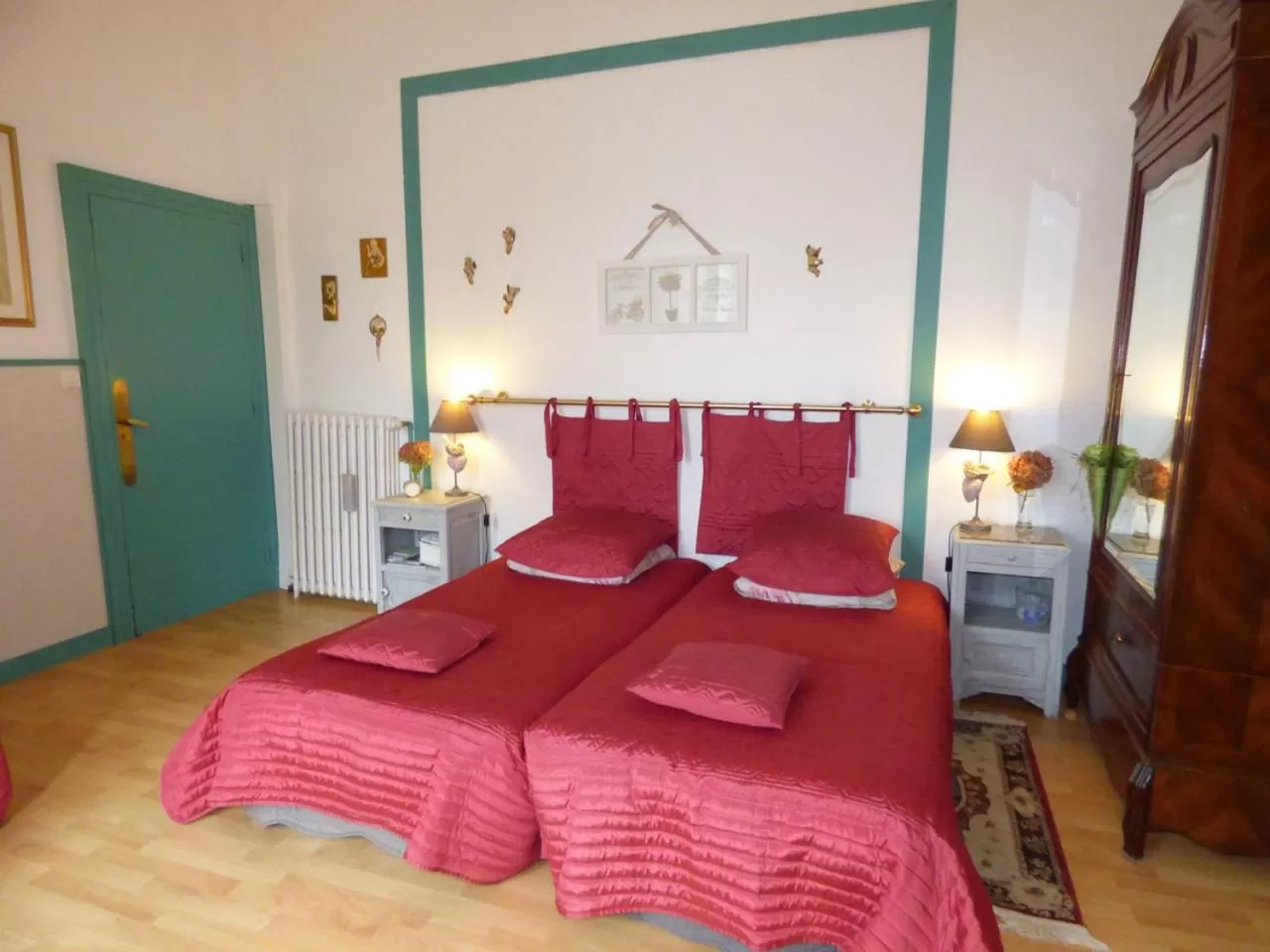 Photo of the whole room, Bed in La Demeure aux Hortensias