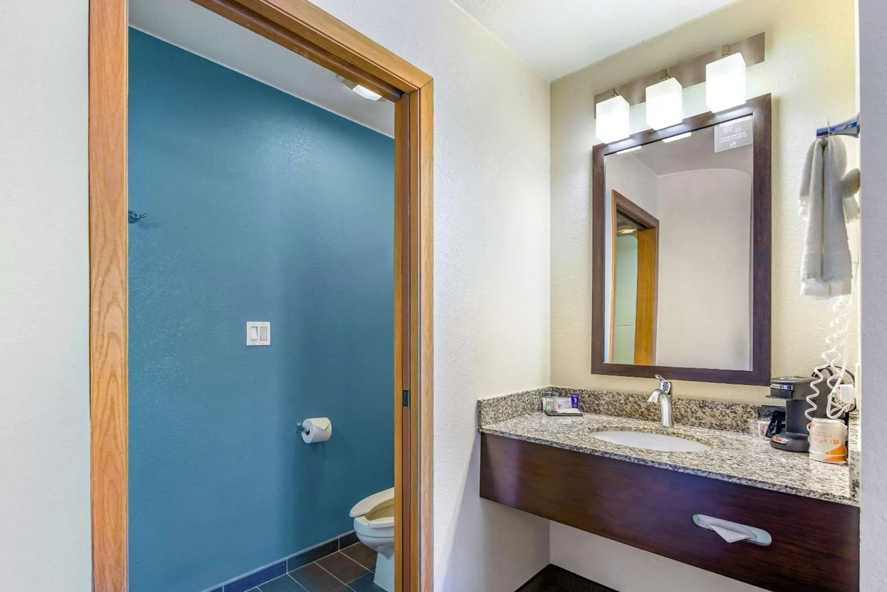 Bathroom in Sleep Inn near Washington State Line