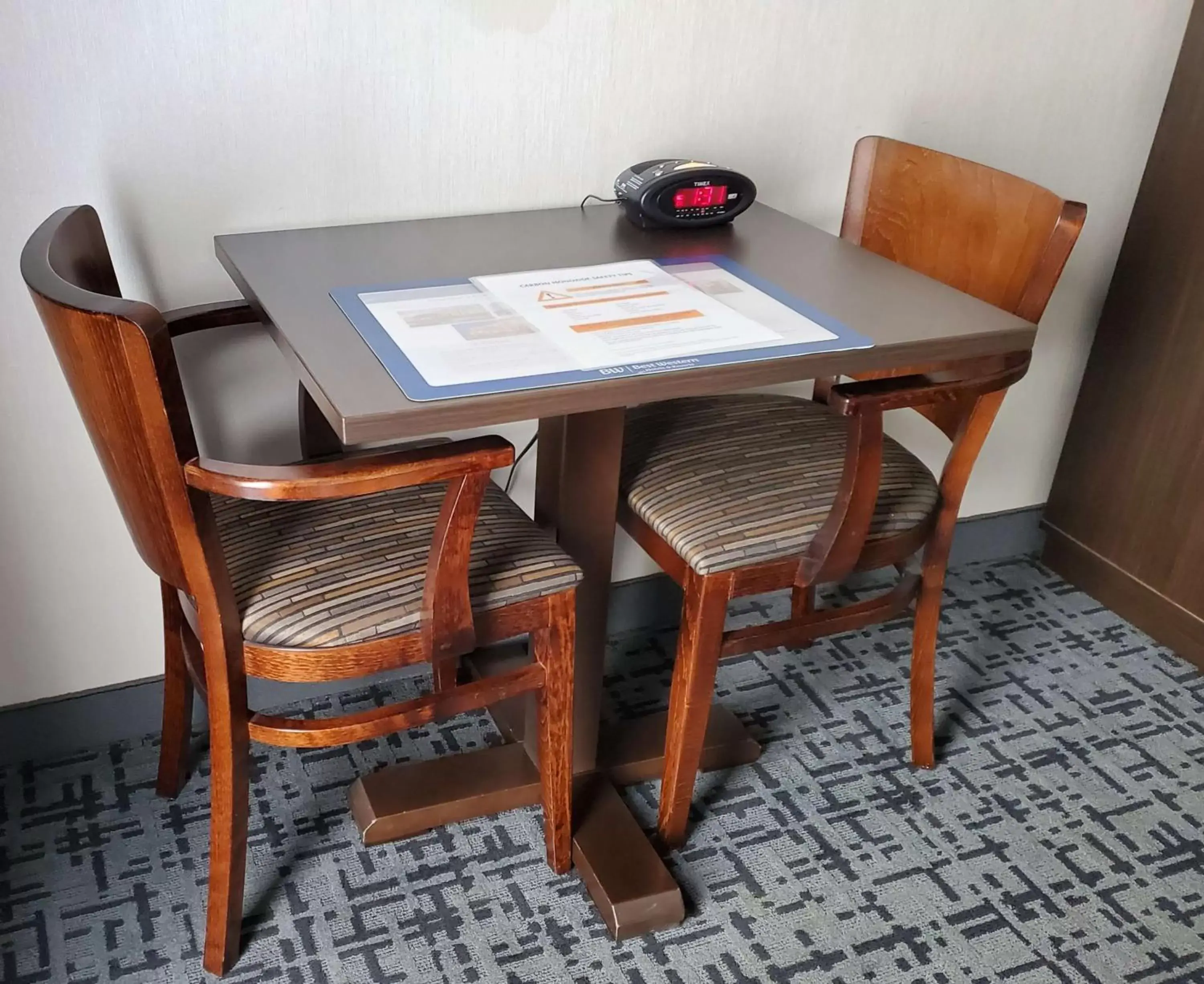 Bedroom, Dining Area in Best Western Hotel Brossard