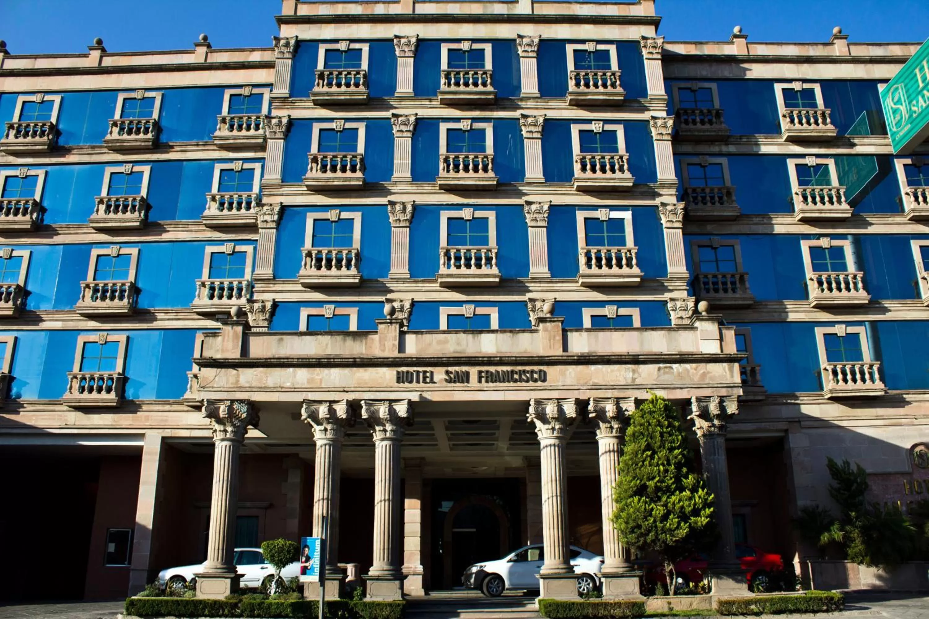 Property building in Hotel San Francisco Leon