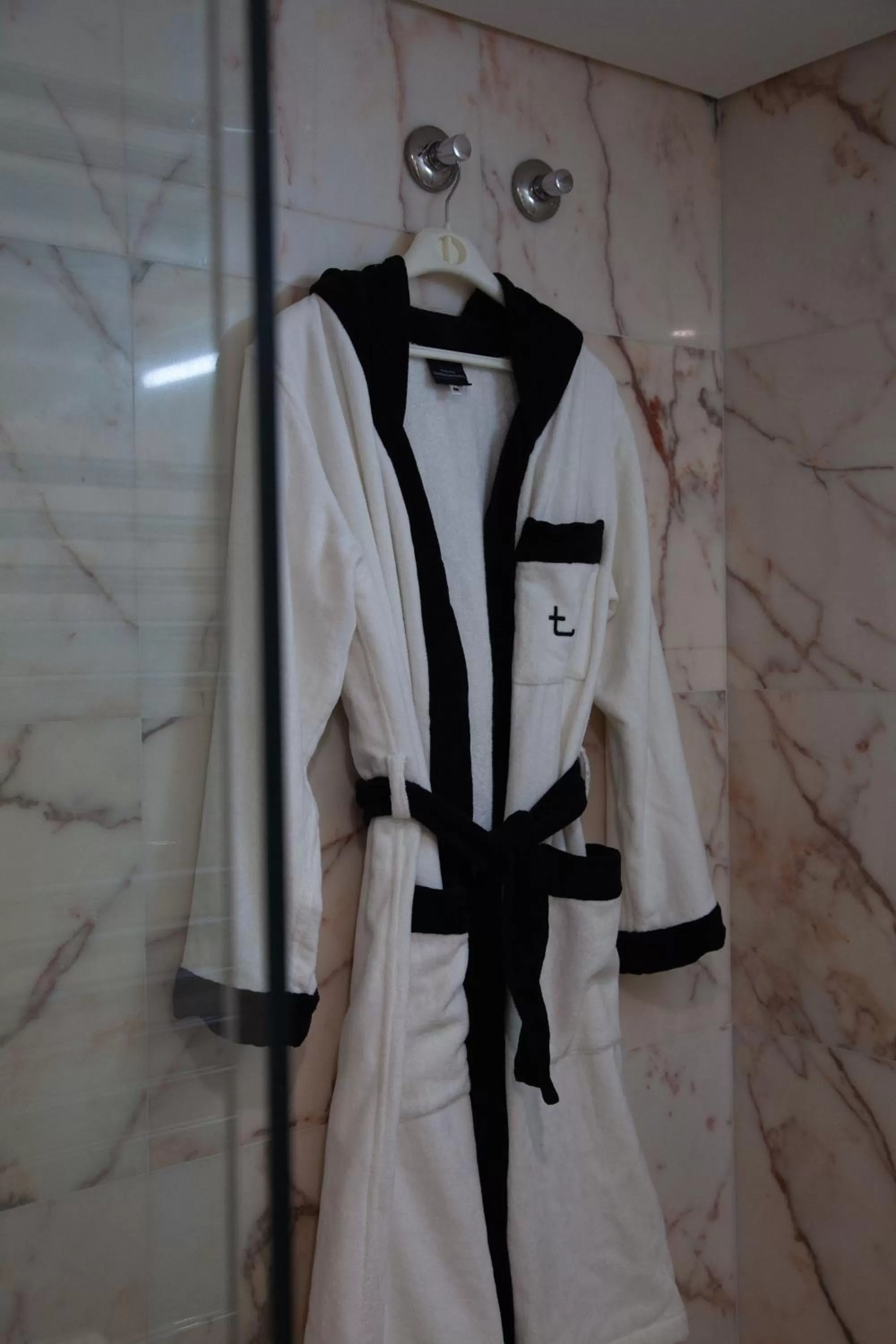 wardrobe in TM Luxury Apartments Lisbon