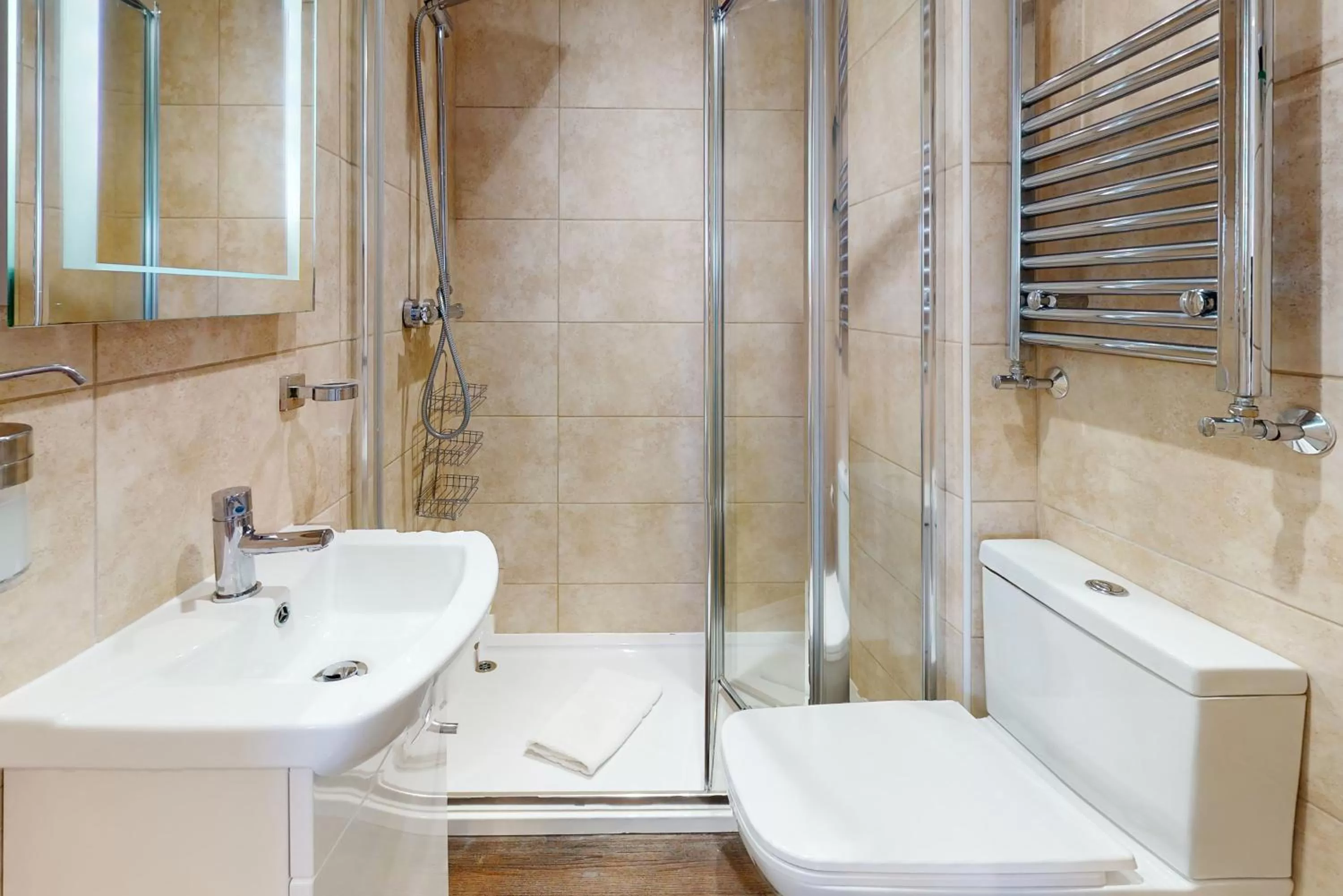 Bathroom in Crabbers' Wharf