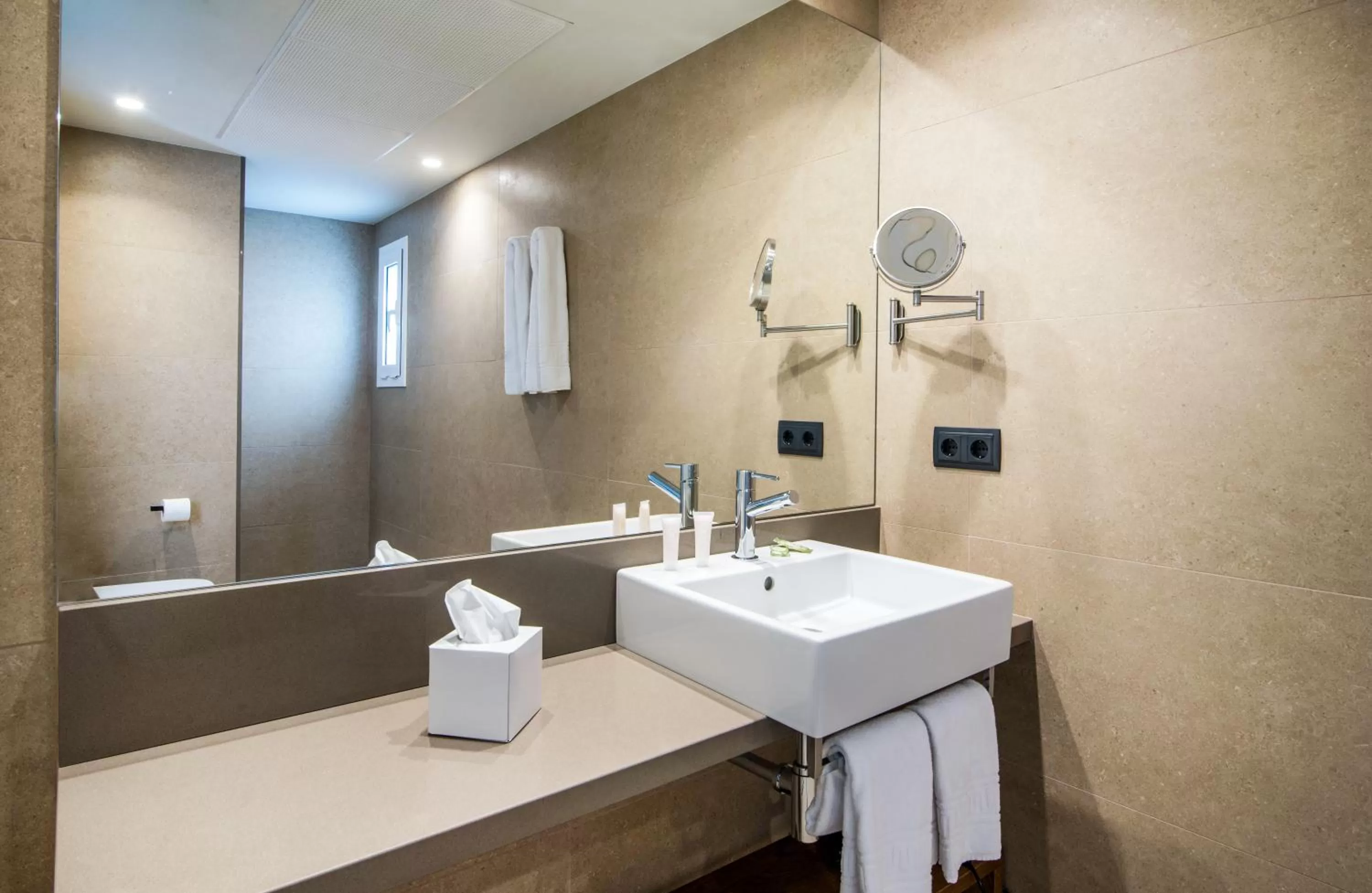 Bathroom in Peninsular