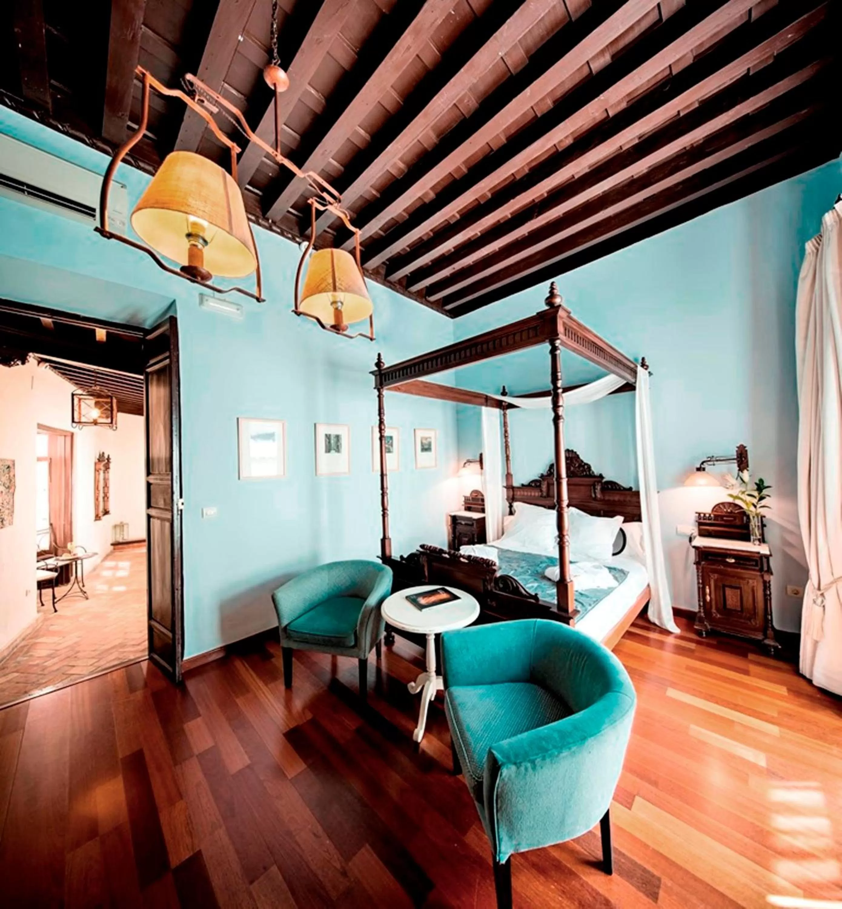 Photo of the whole room in Palacio de Mariana Pineda