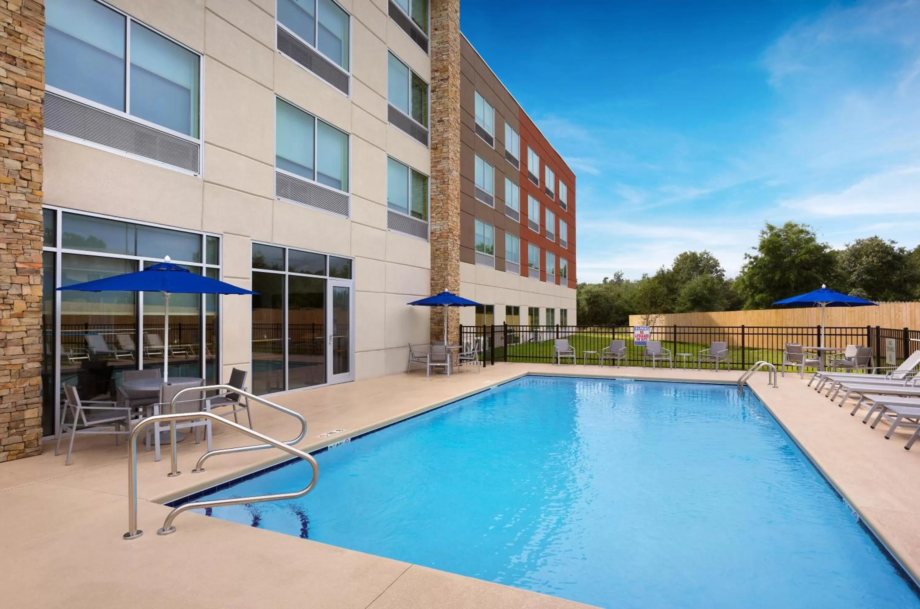Swimming pool in Holiday Inn Express - Lake Park by IHG