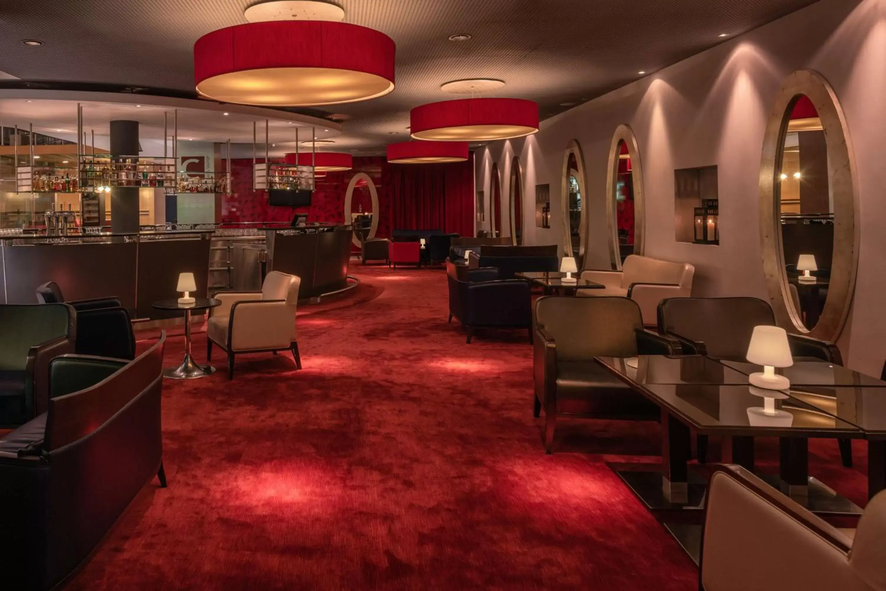 Lounge or bar in Hilton Geneva Hotel and Conference Centre Lounge or bar in Hilton Geneva Hotel and Conference Centre