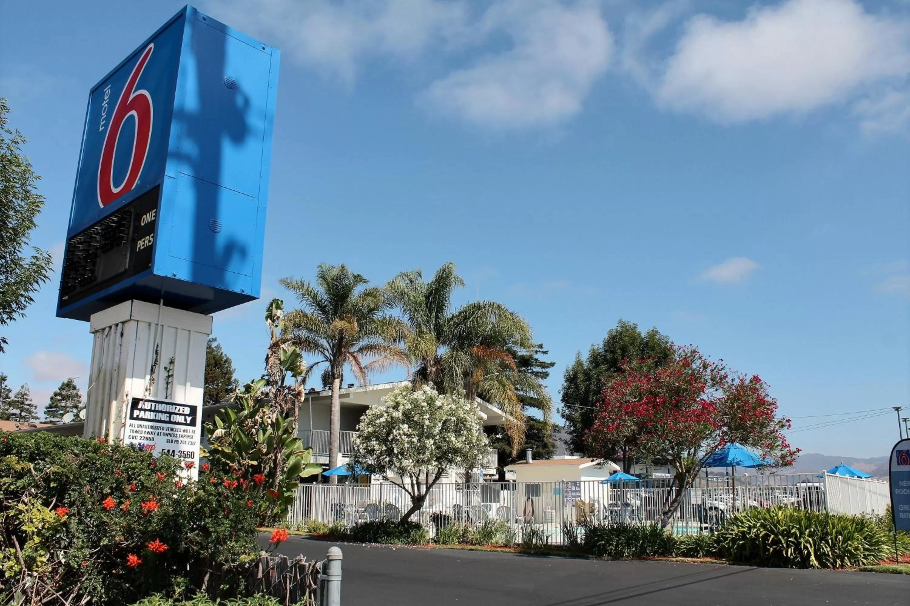 Facade/entrance in Motel 6-San Luis Obispo, CA - North