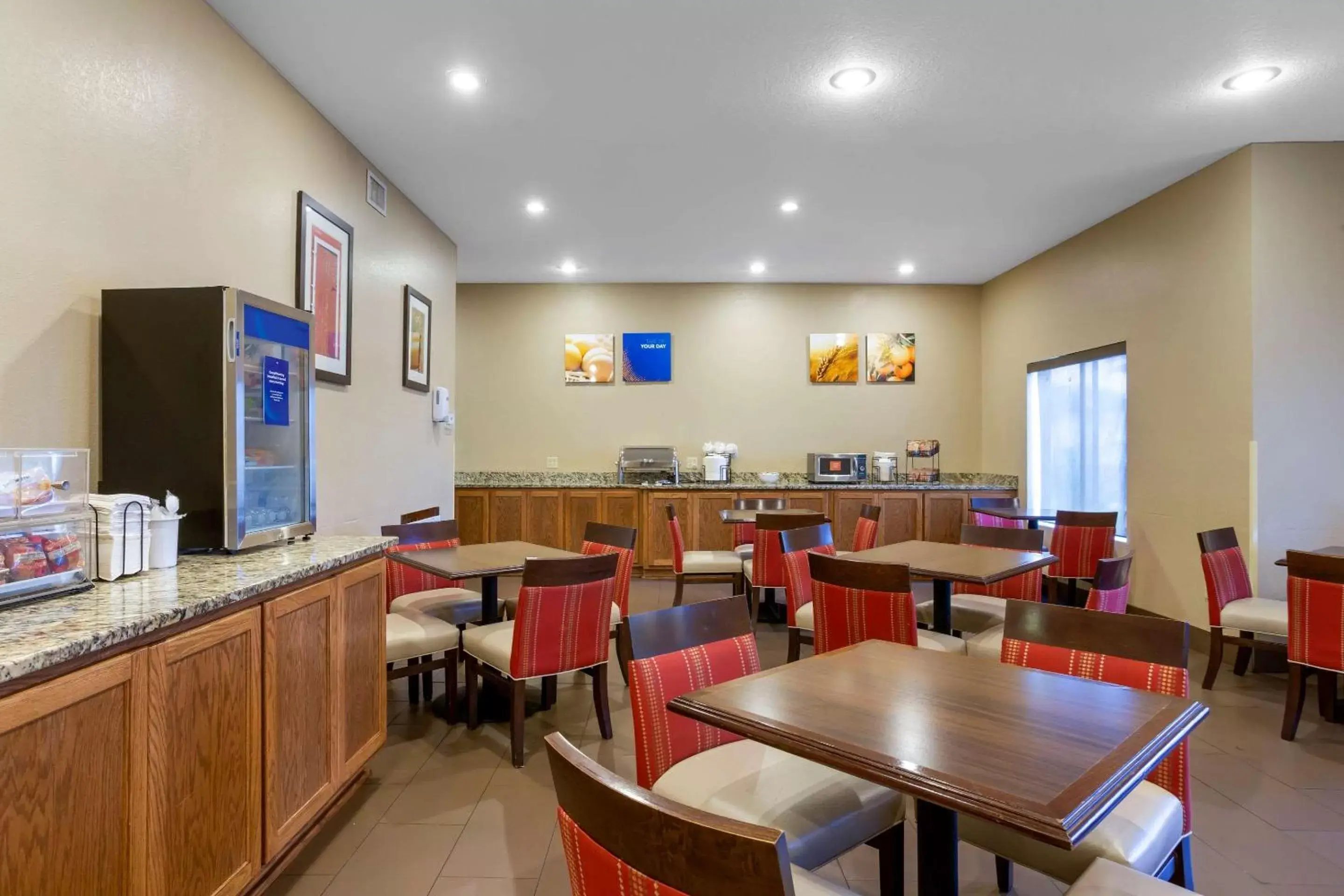 Restaurant/Places to Eat in Comfort Inn & Suites Pittsburg