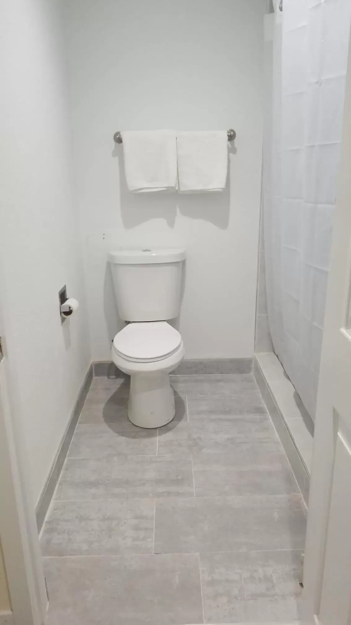 Toilet, Bathroom in Royale Inn Motel