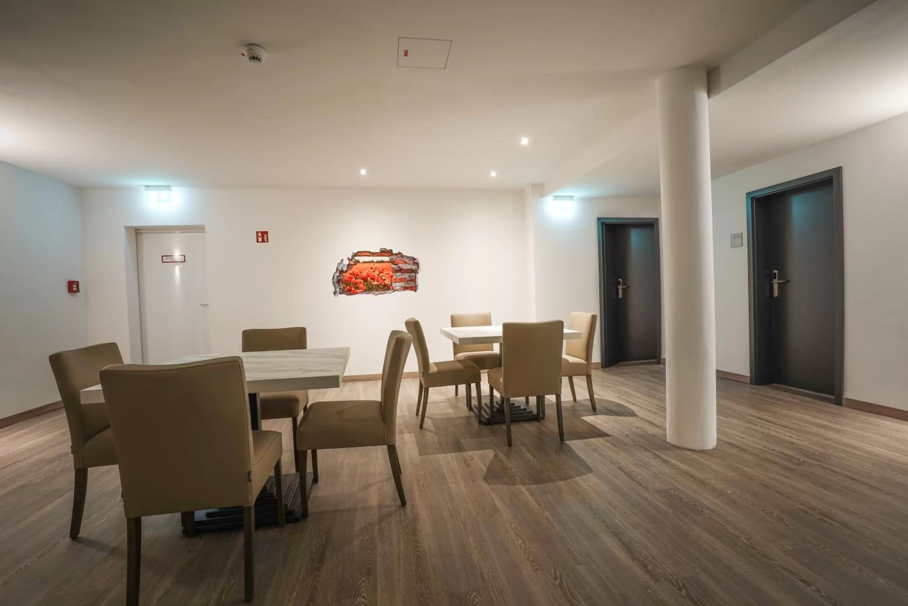 Seating area in Ruhr Inn Hotel