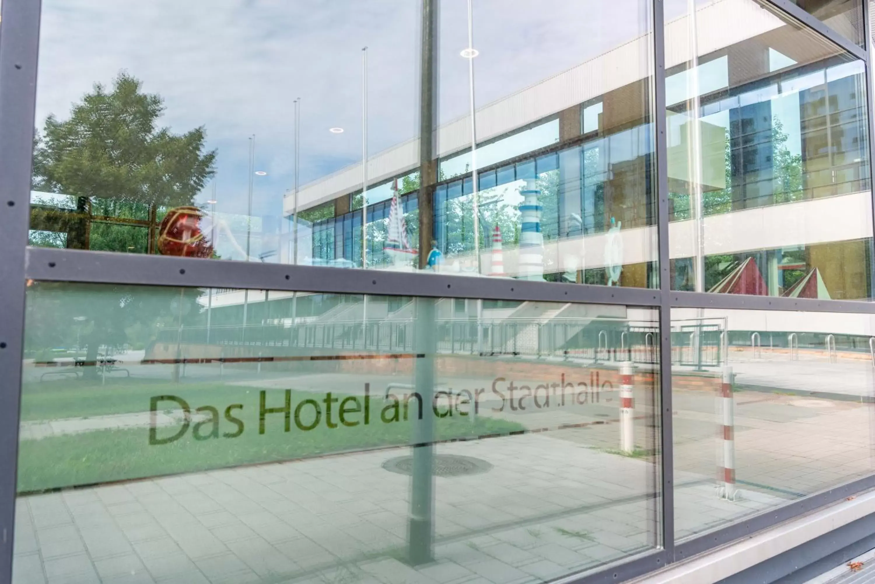 Property building, Swimming Pool in Das Hotel an der Stadthalle