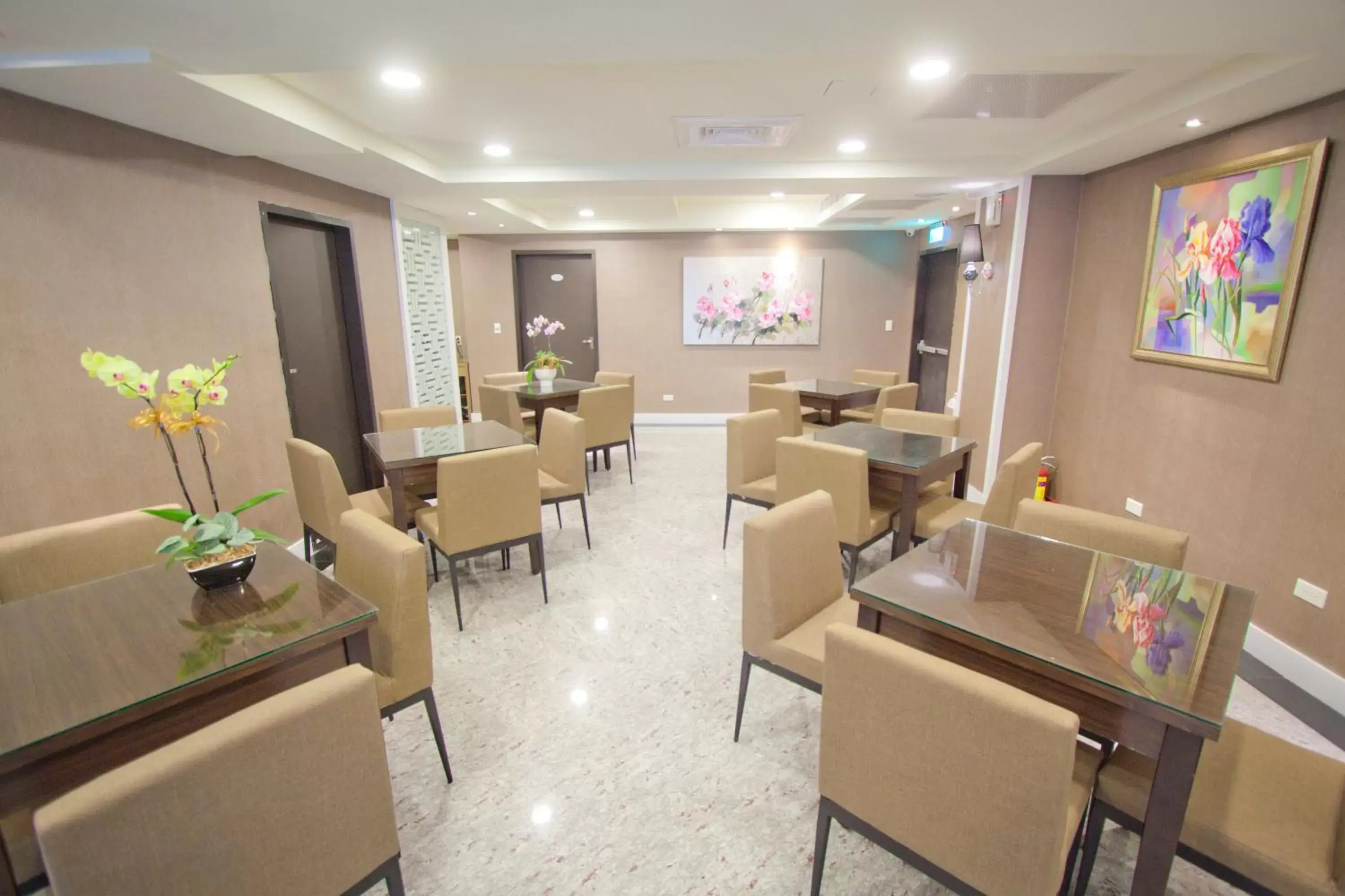 Business facilities, Restaurant/Places to Eat in True Friend Hotel