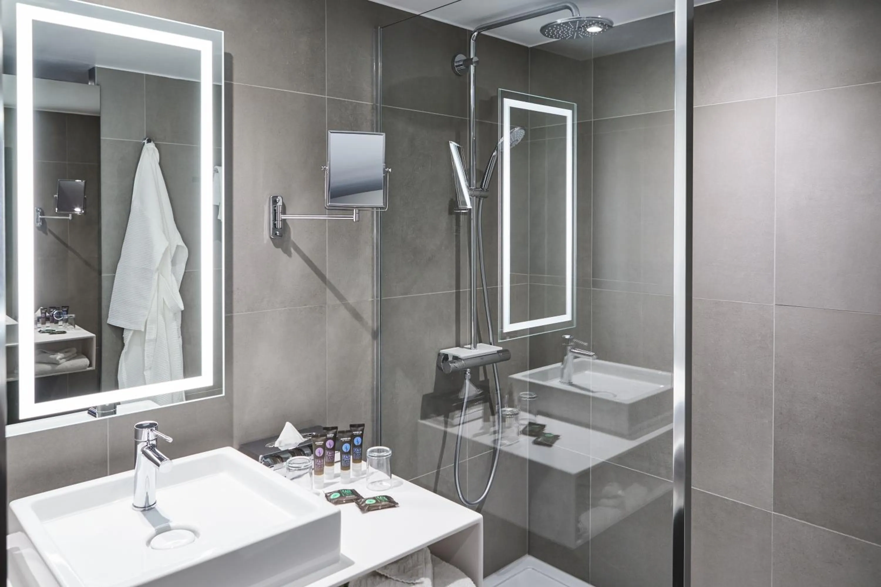 Bathroom in Novotel Birmingham Airport Terminal Building - NEC