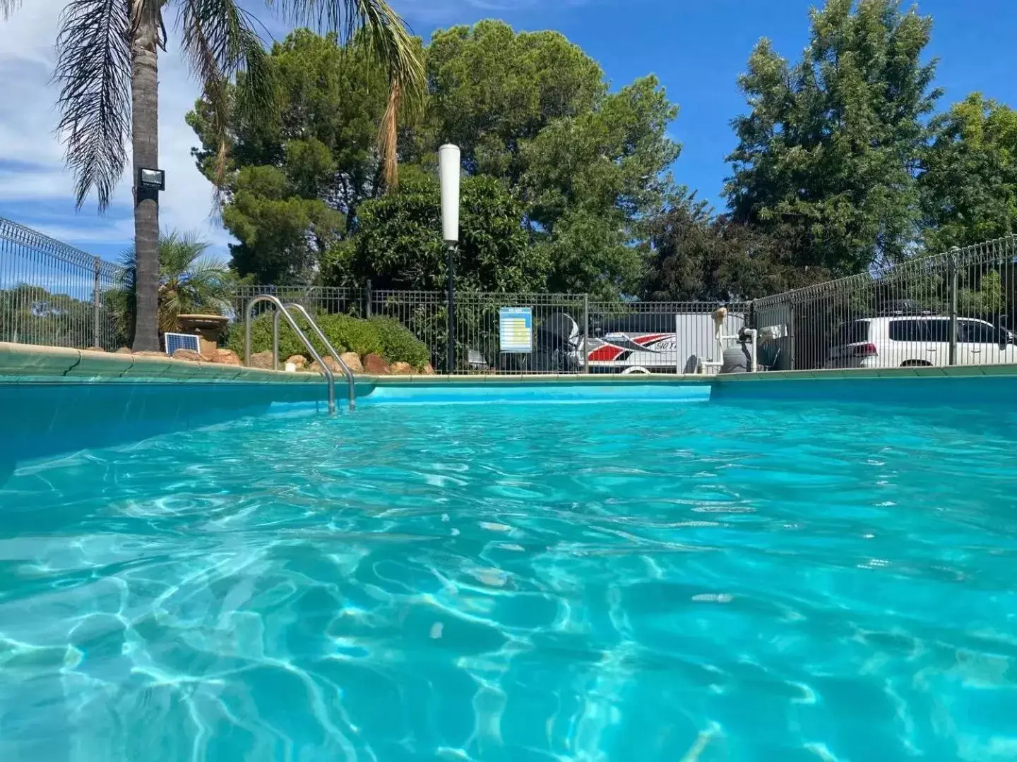 Swimming Pool in Apollo Motel Parkes