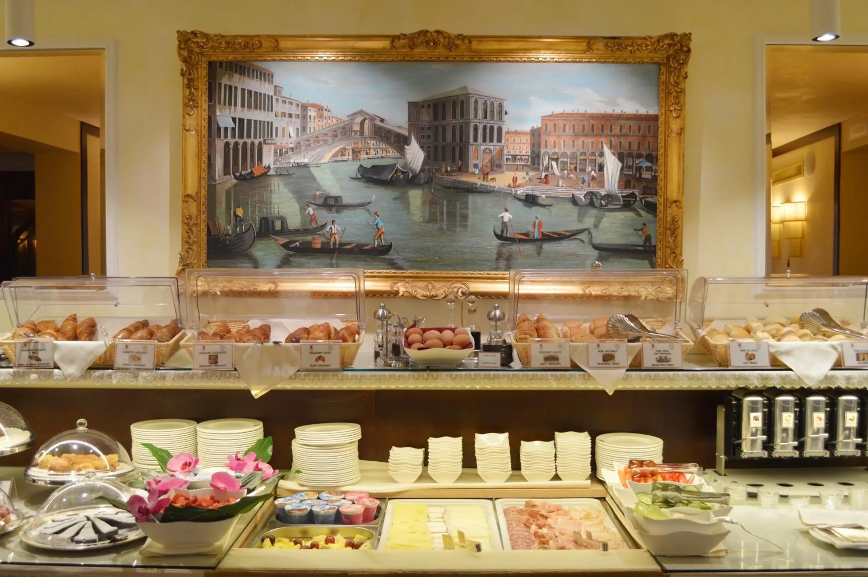 Restaurant/places to eat in Ai Mori d'Oriente Restaurant/places to eat in Ai Mori d'Oriente