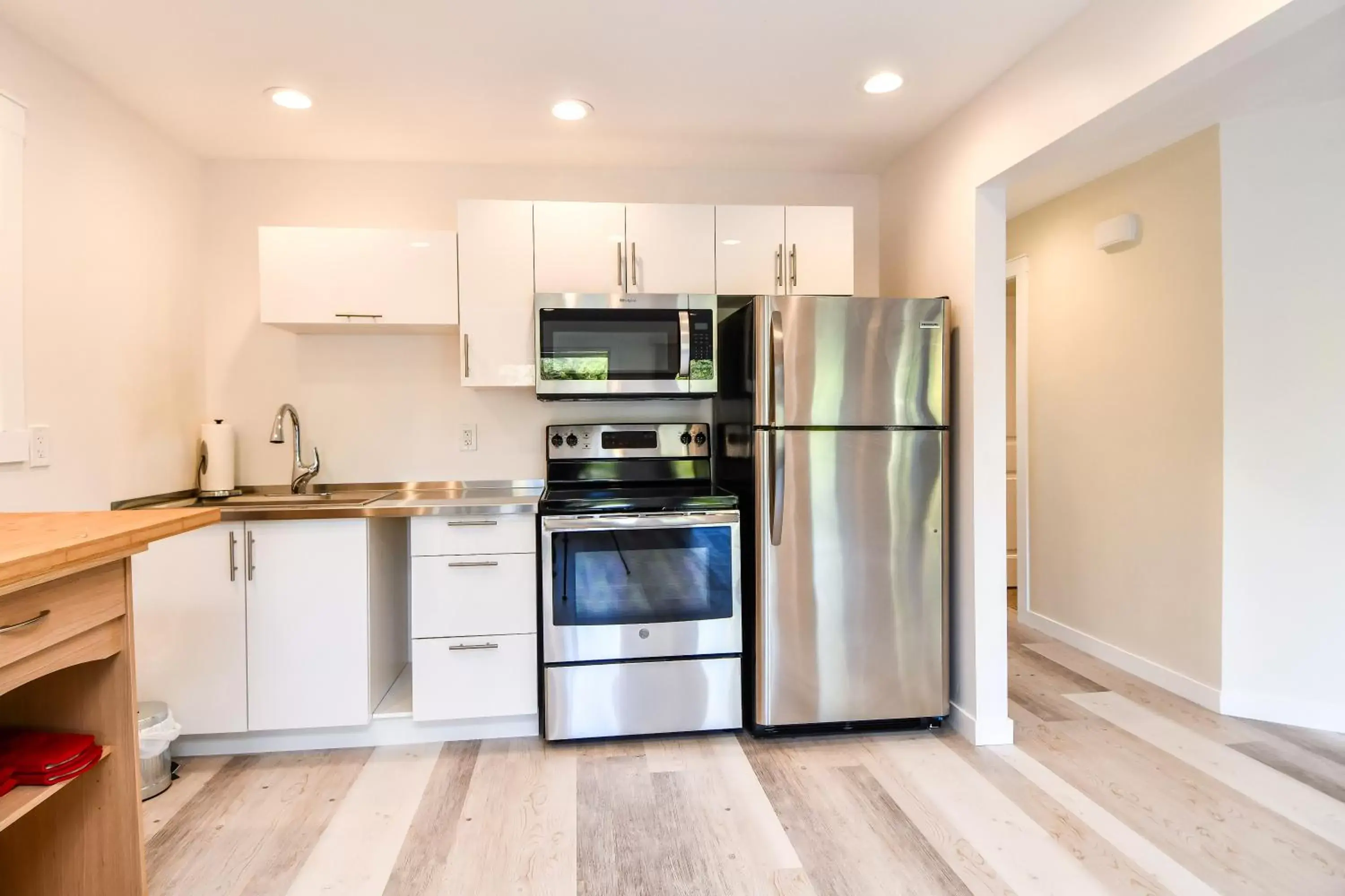 Kitchen/Kitchenette in Chateau Riverside