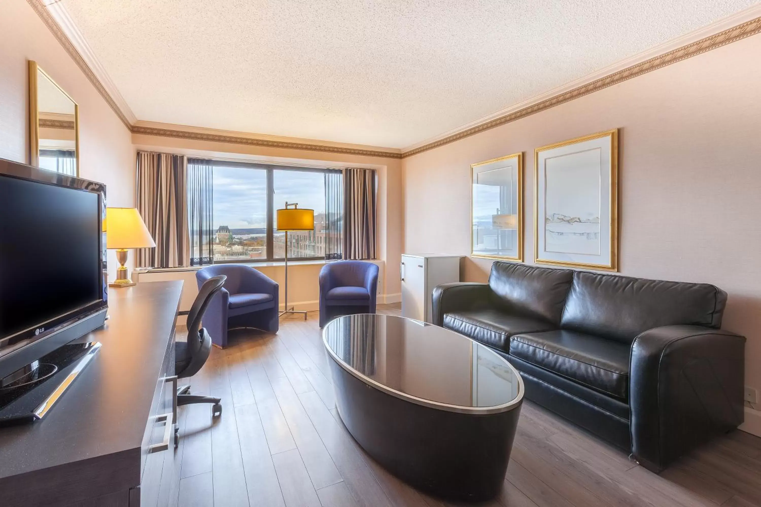 Living room in Hôtel Le Concorde Québec