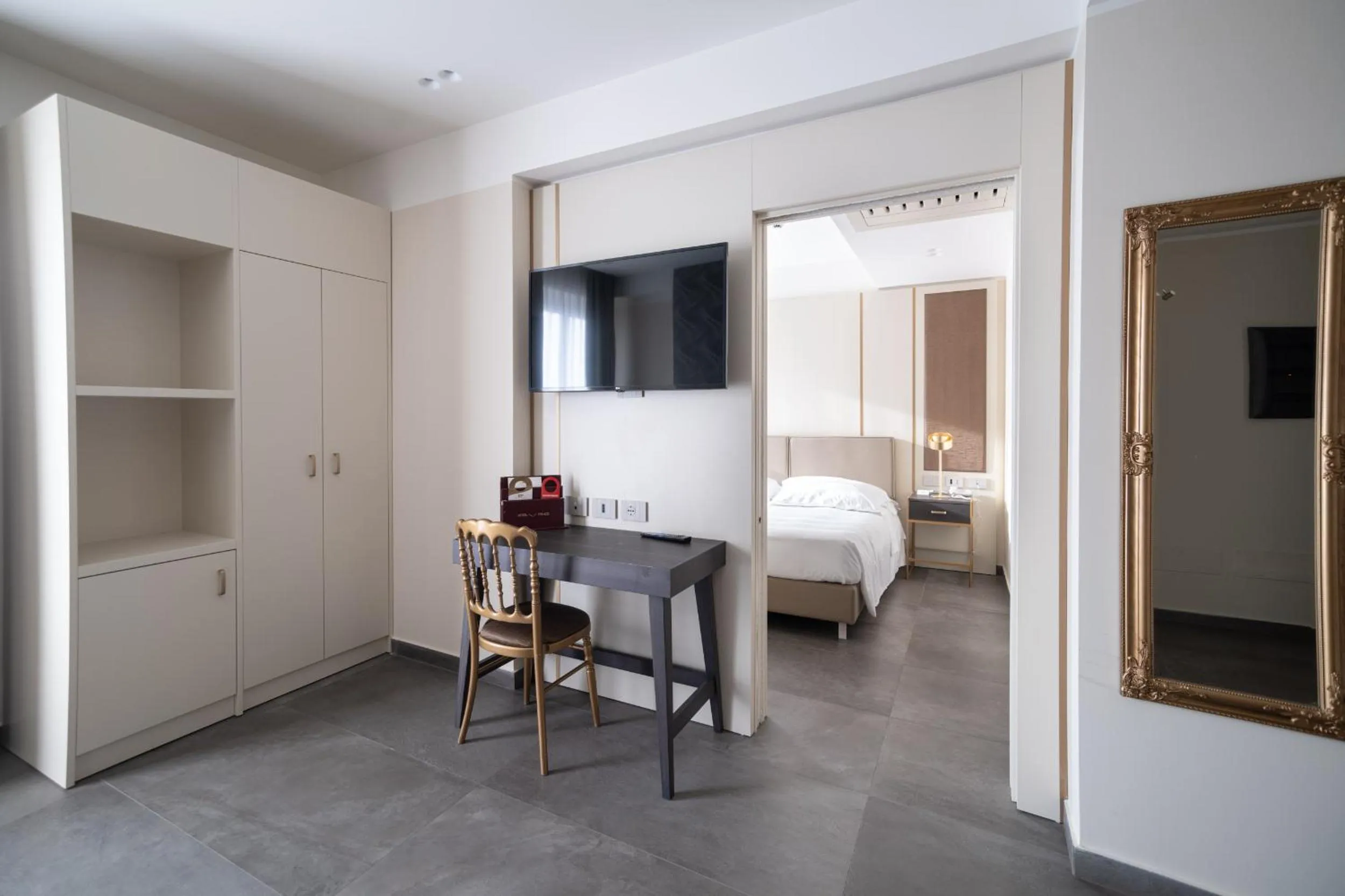 TV and multimedia, Bed in Hotel Palace