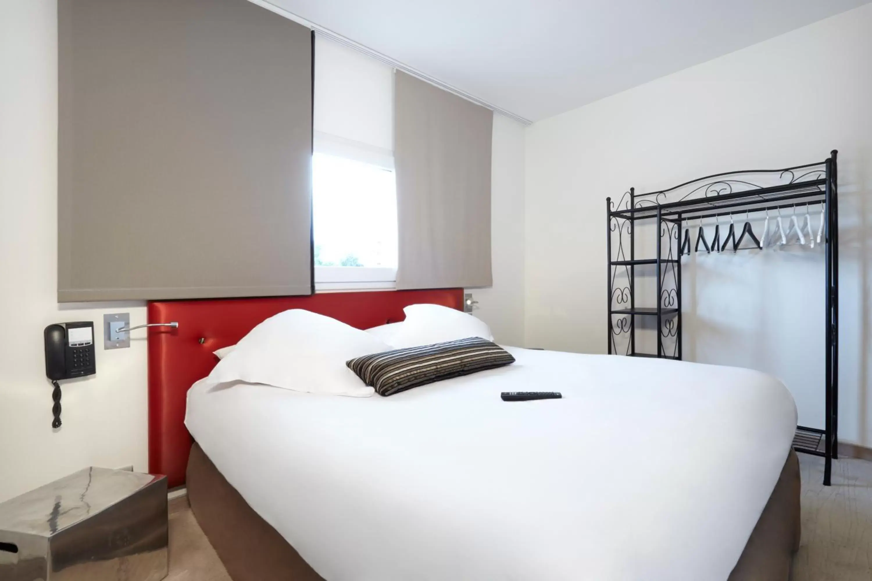 Bed in Kyriad Frejus - Centre