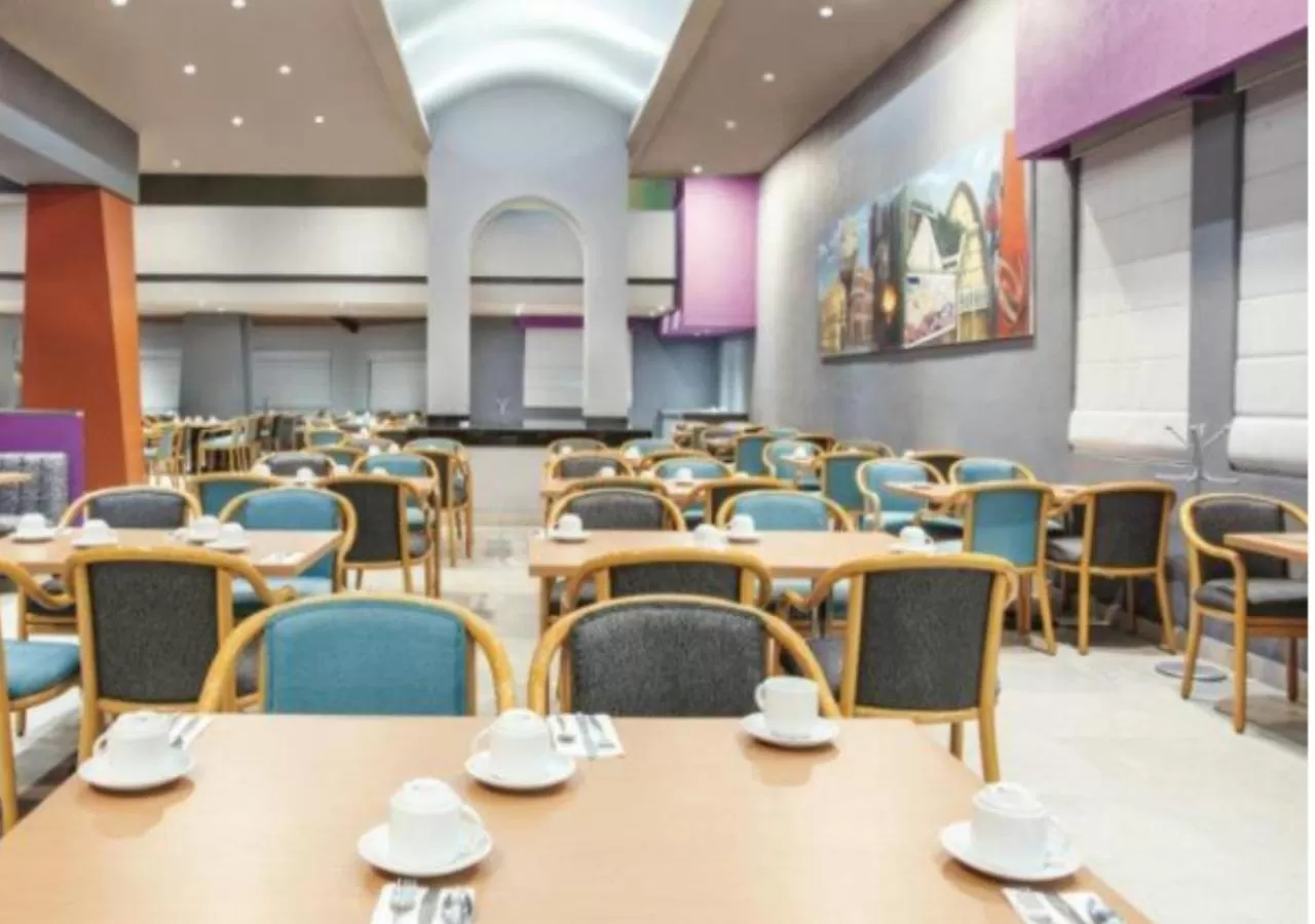 Restaurant/places to eat in CHN Hotel Monterrey Centro, Trademark Collection by Wyndham