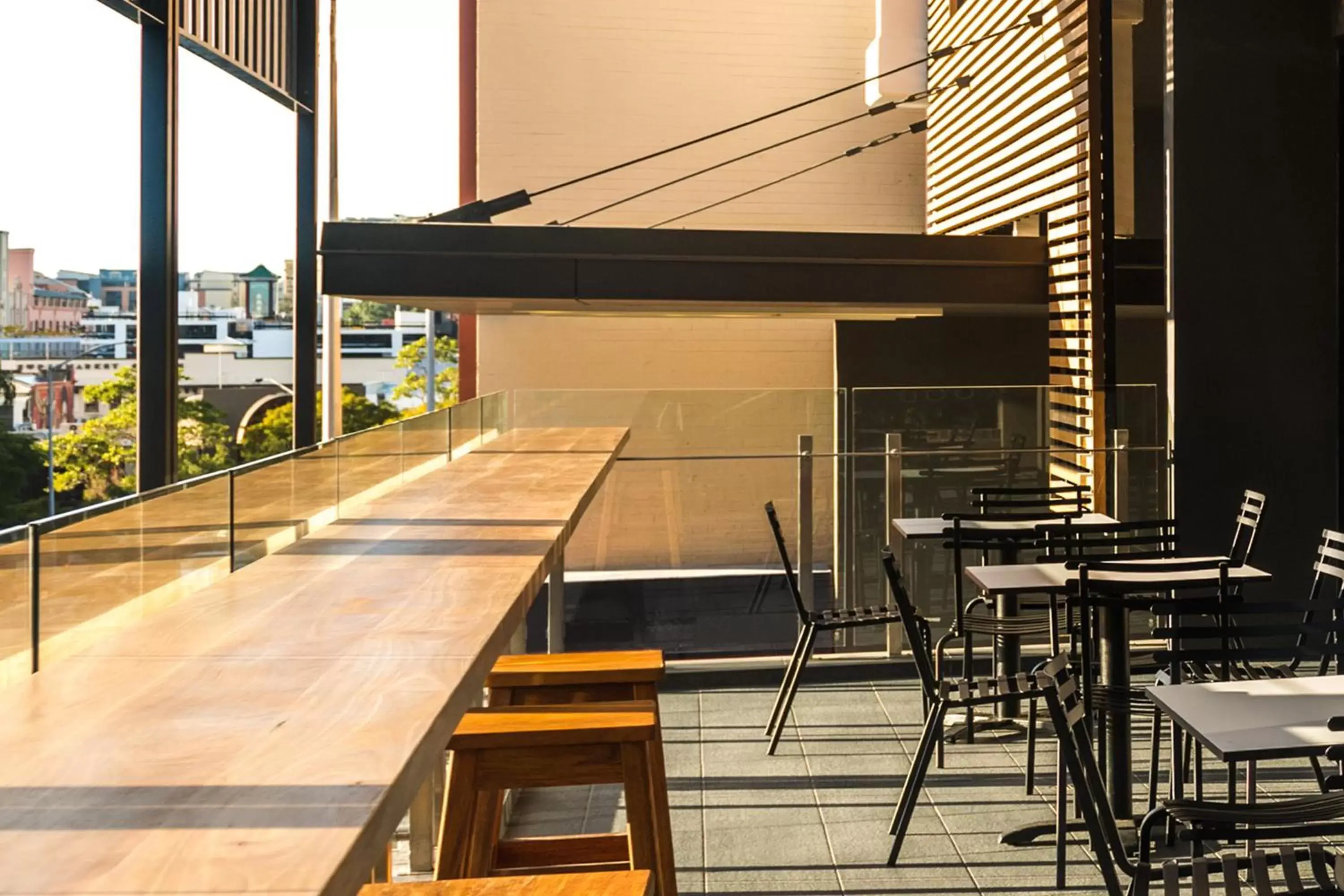 Lounge or bar, Restaurant/Places to Eat in Kennigo Hotel Brisbane