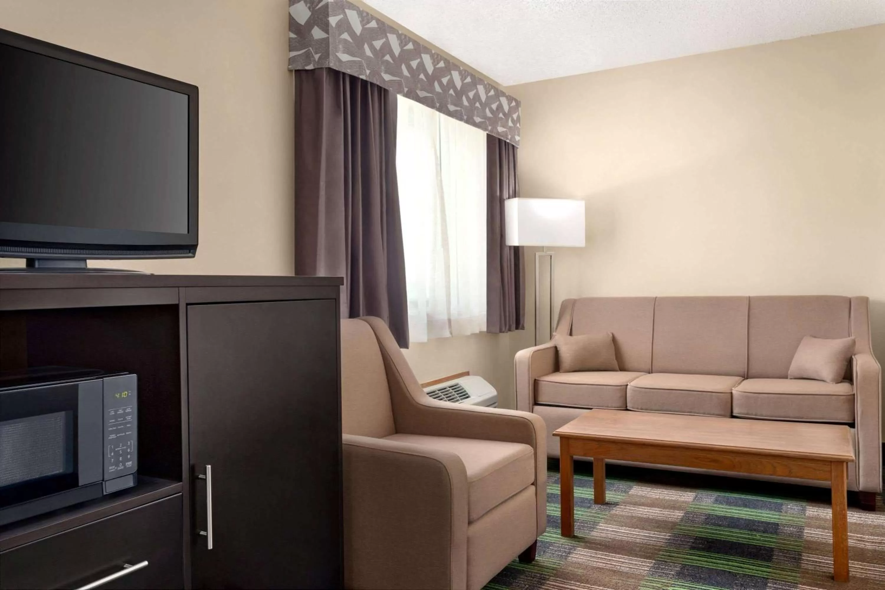 Photo of the whole room in Super 8 by Wyndham Chillicothe