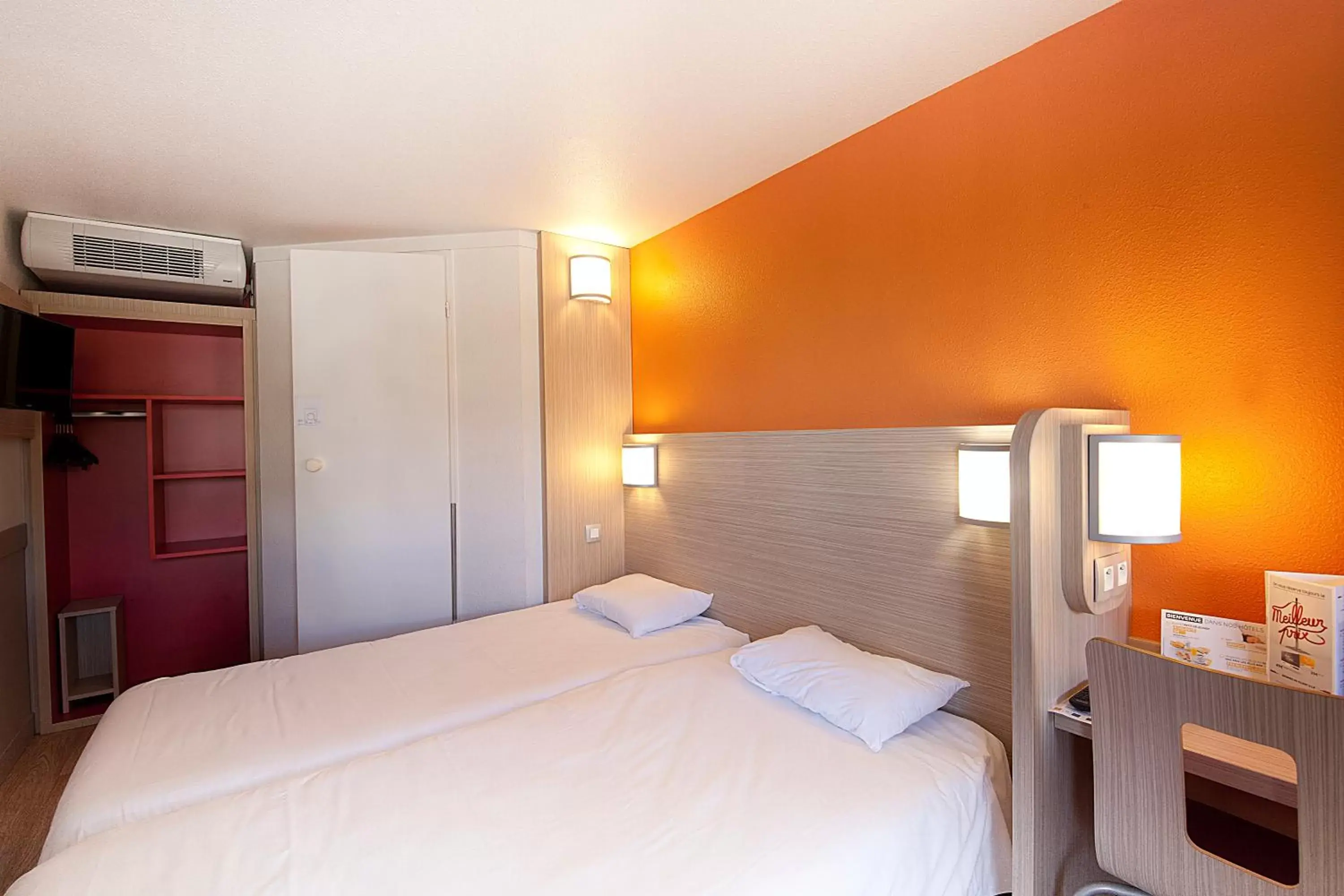 Bedroom in Première Classe Clermont-Ferrand Aubière