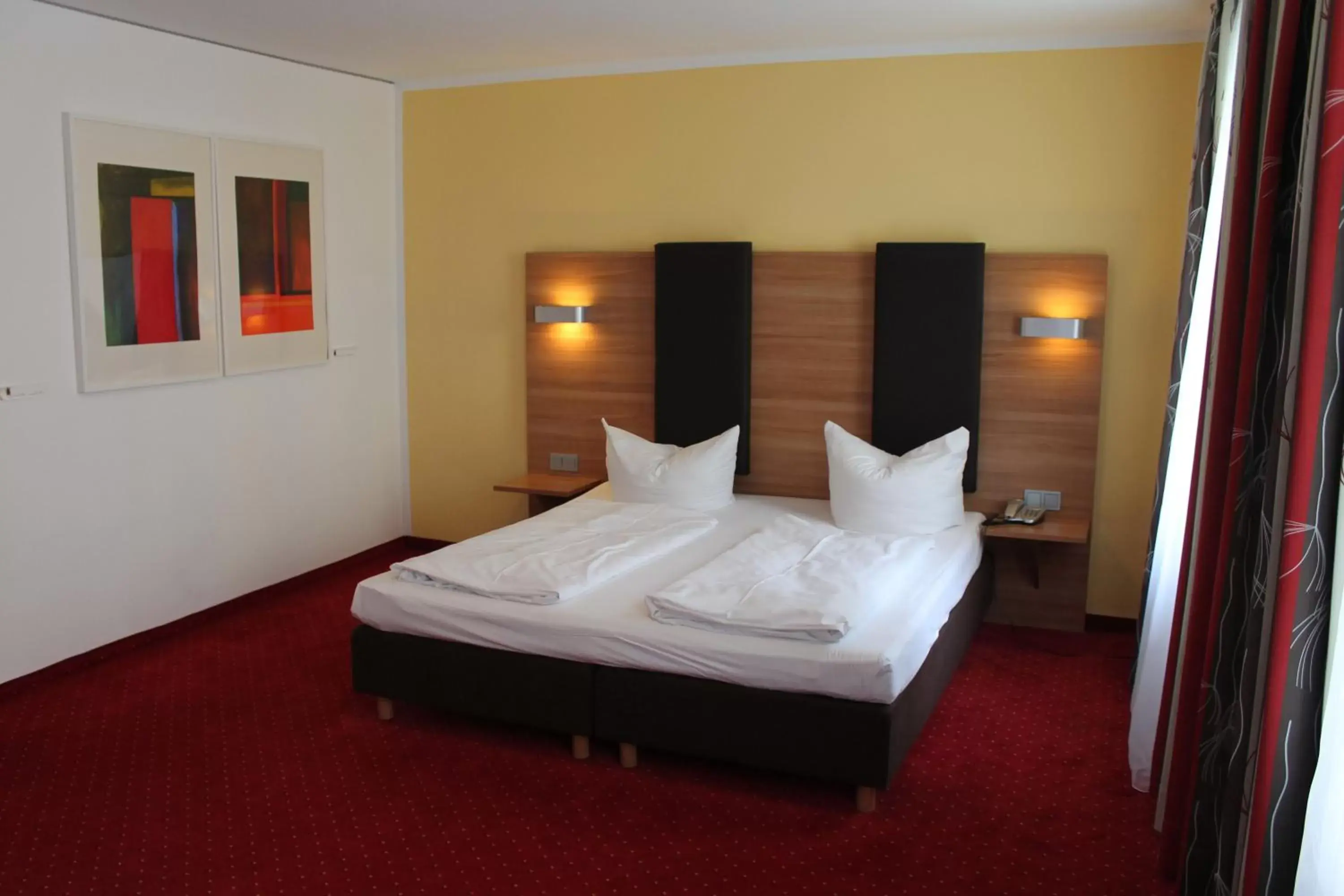 Bedroom, Bed in Hotel Andra München