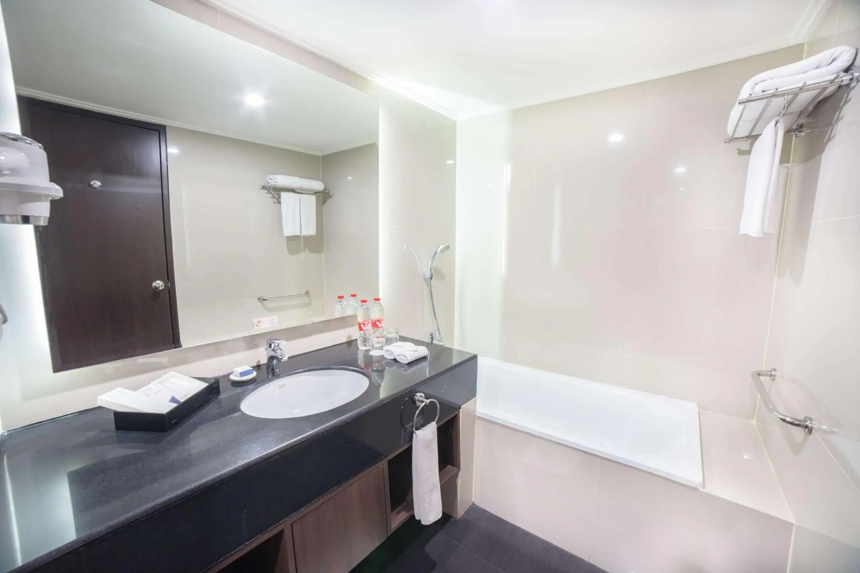 Bathroom in Best Western Papilio Hotel