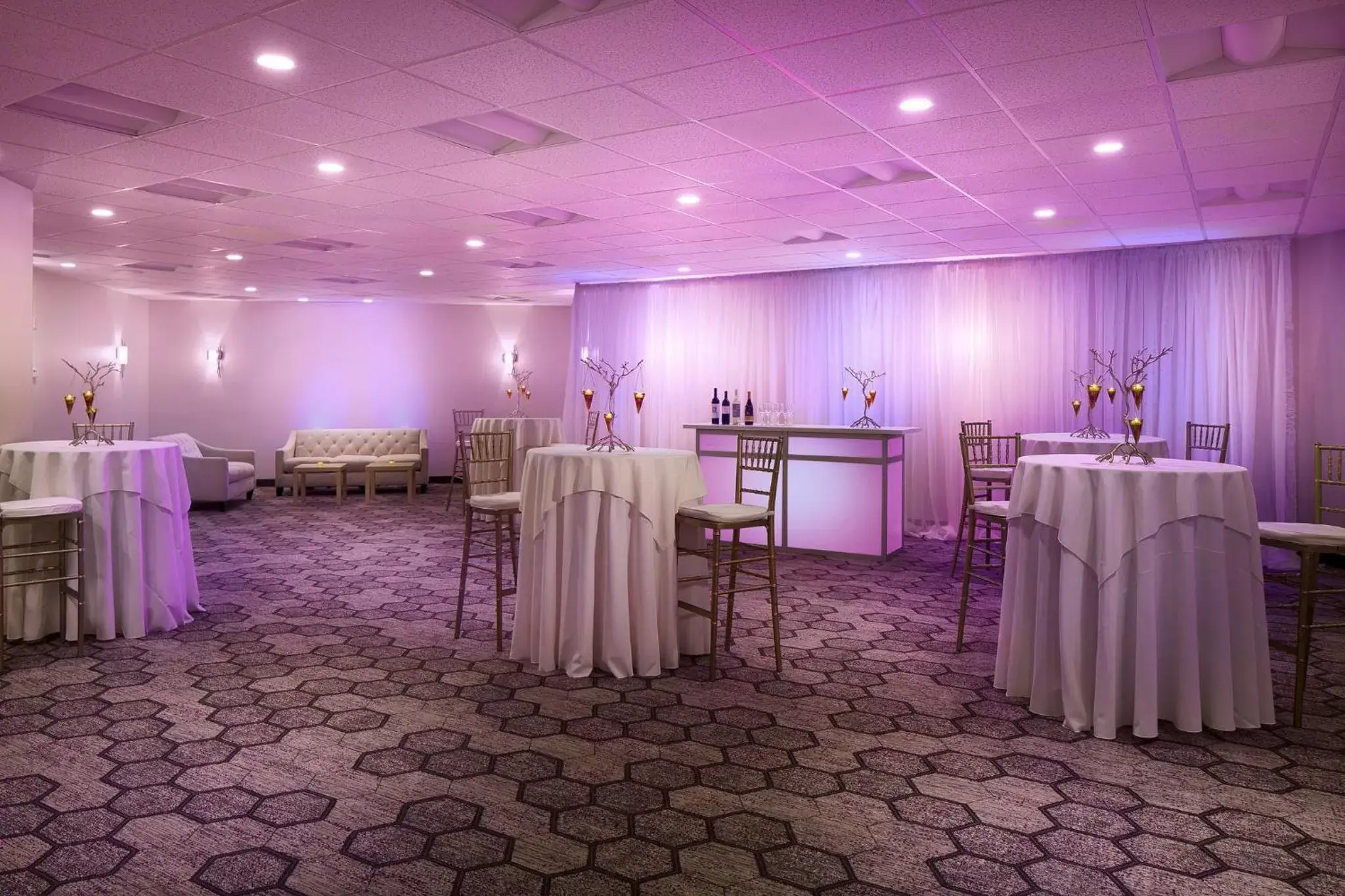 Meeting/conference room, Banquet Facilities in Crowne Plaza Portland - Lake Oswego, an IHG Hotel