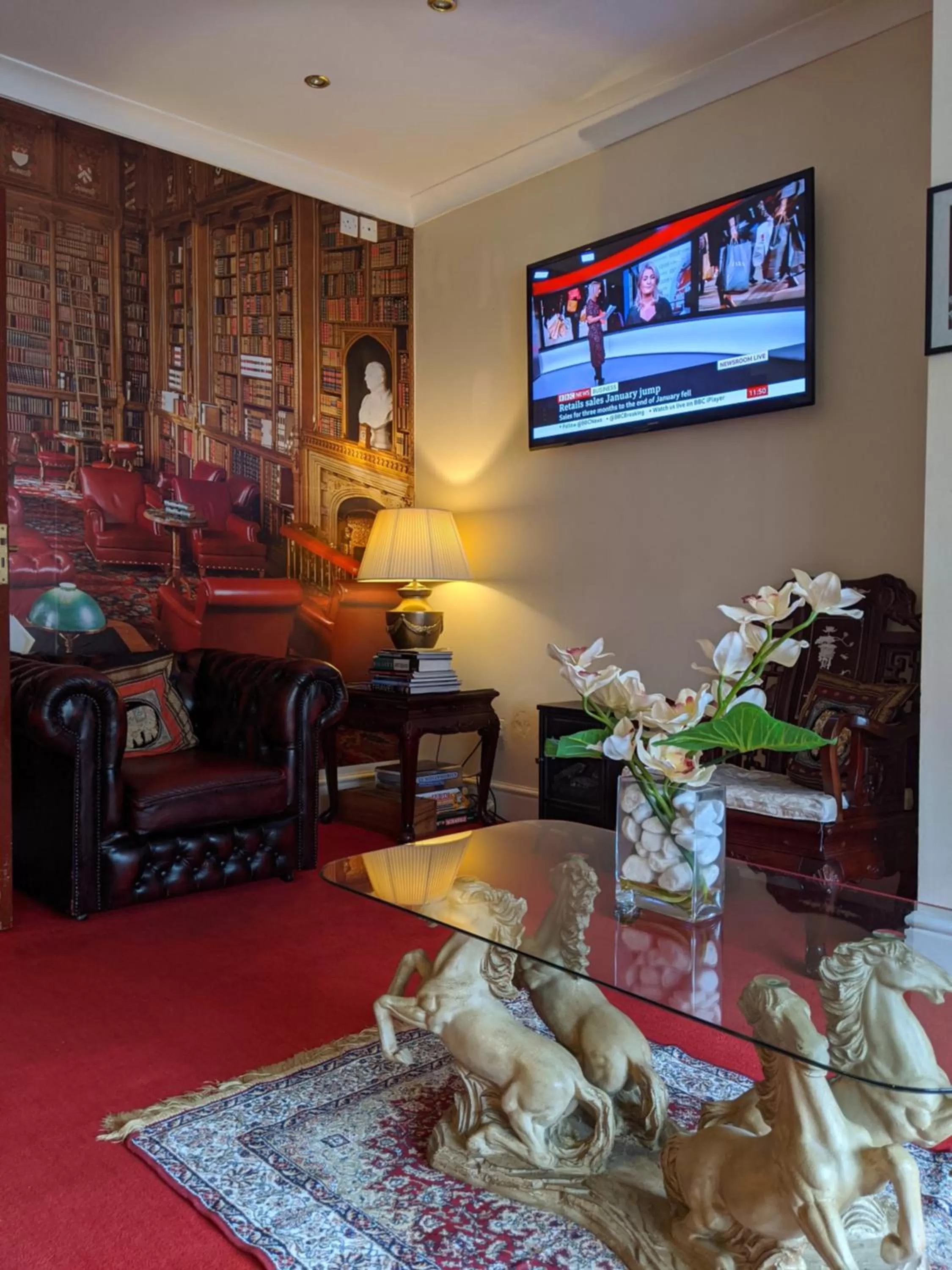 Lounge or bar in The New Guilderoy Hotel