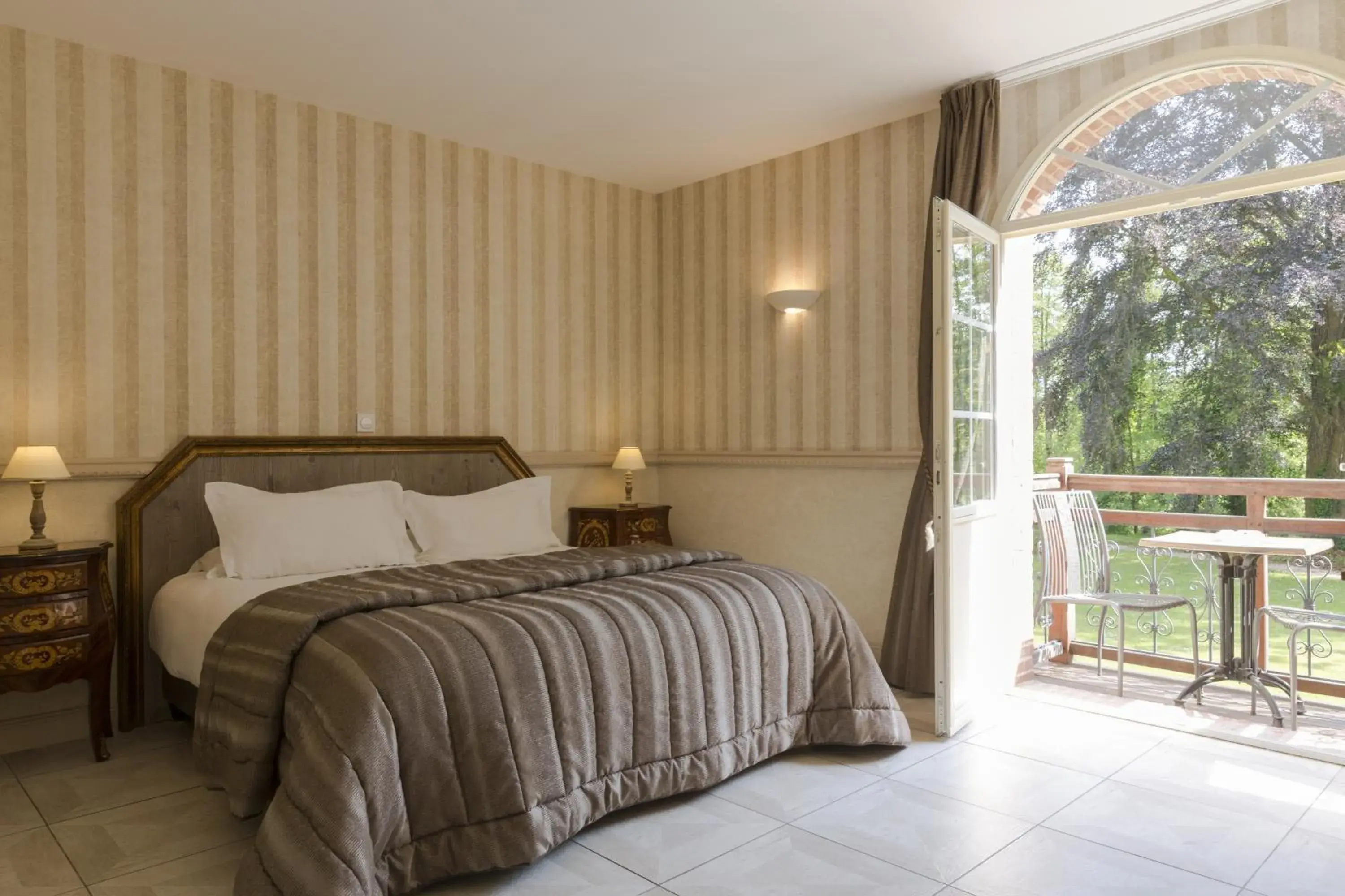 Balcony/Terrace, Bed in Belle Isle Sur Risle - Chateau Hotel & Spa Balcony/Terrace, Bed in Belle Isle Sur Risle - Chateau Hotel & Spa