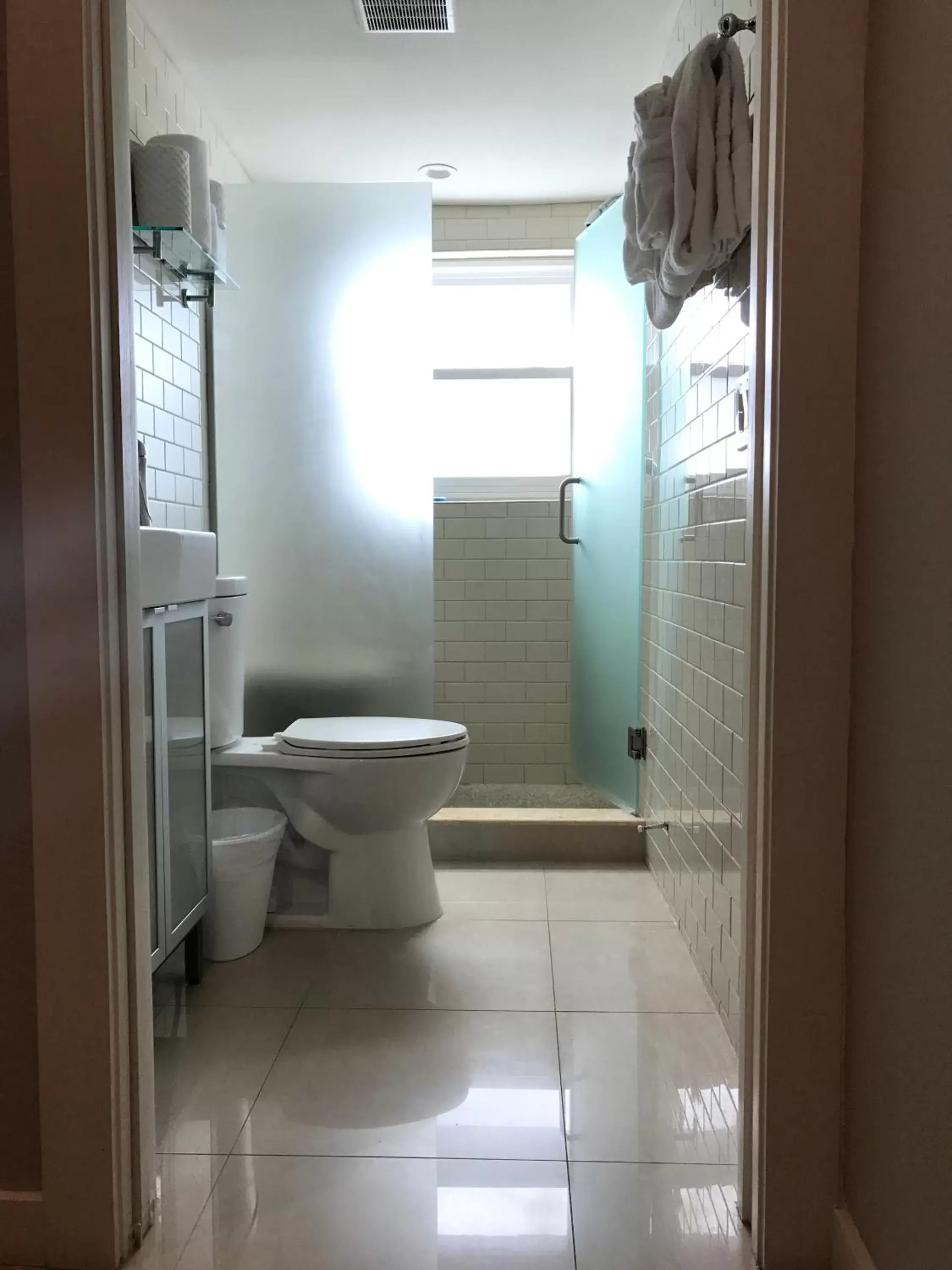 Shower, Bathroom in Captiva Beach Resort (open private beach access)