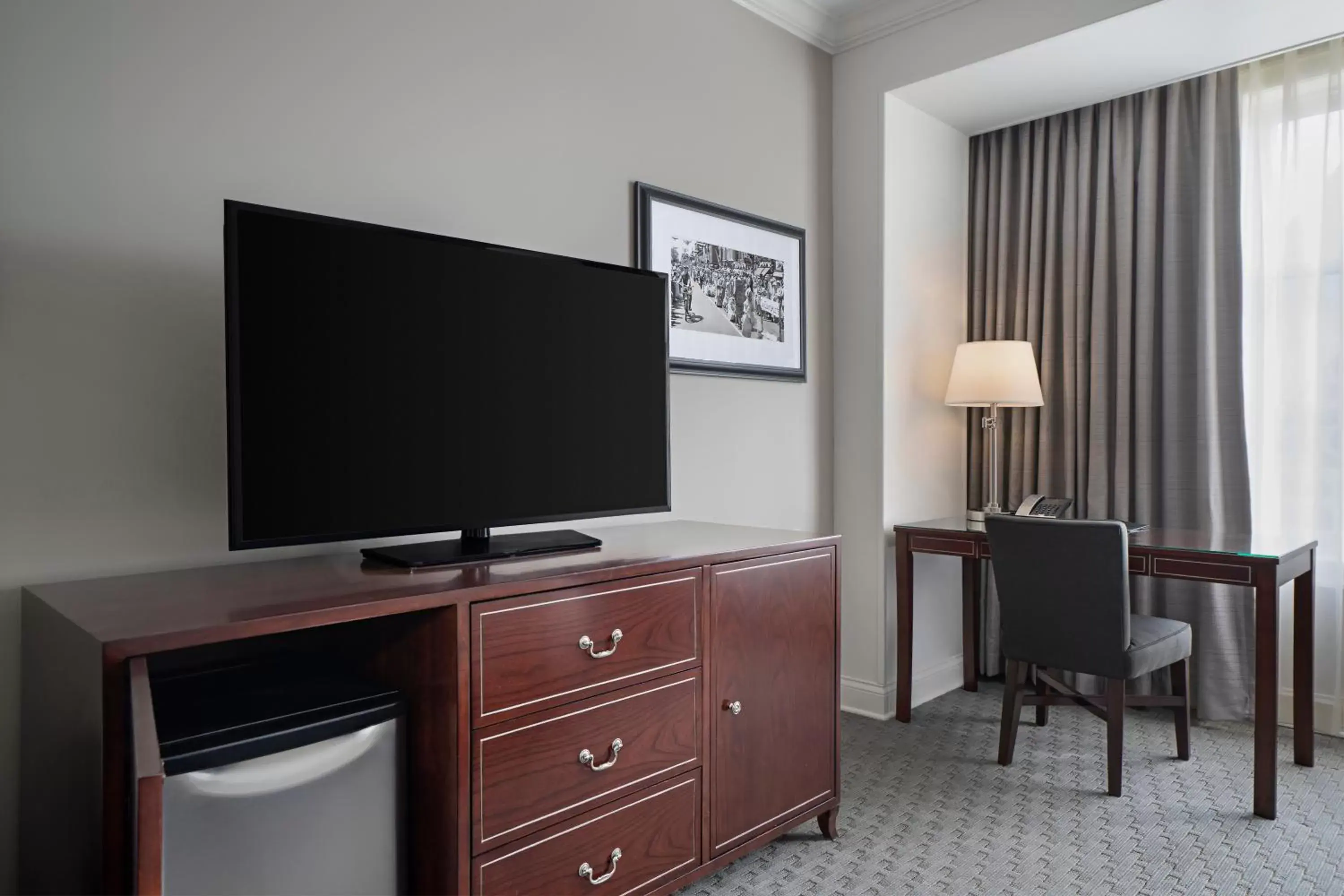 Bedroom, TV/Entertainment Center in The Hancock Hotel