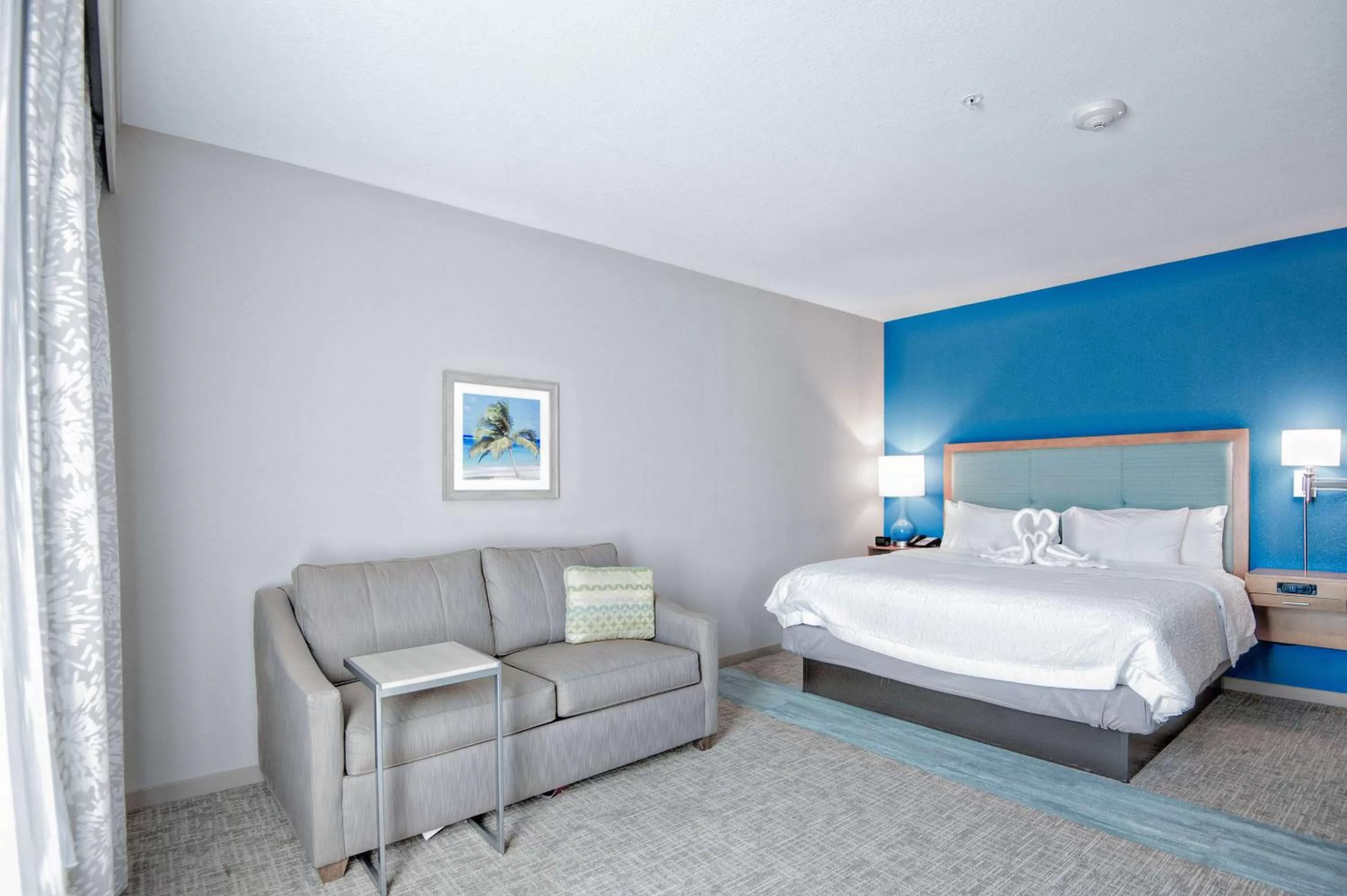 Living room, Bed in Hampton Inn & Suites Mary Esther-Fort Walton Beach, Fl