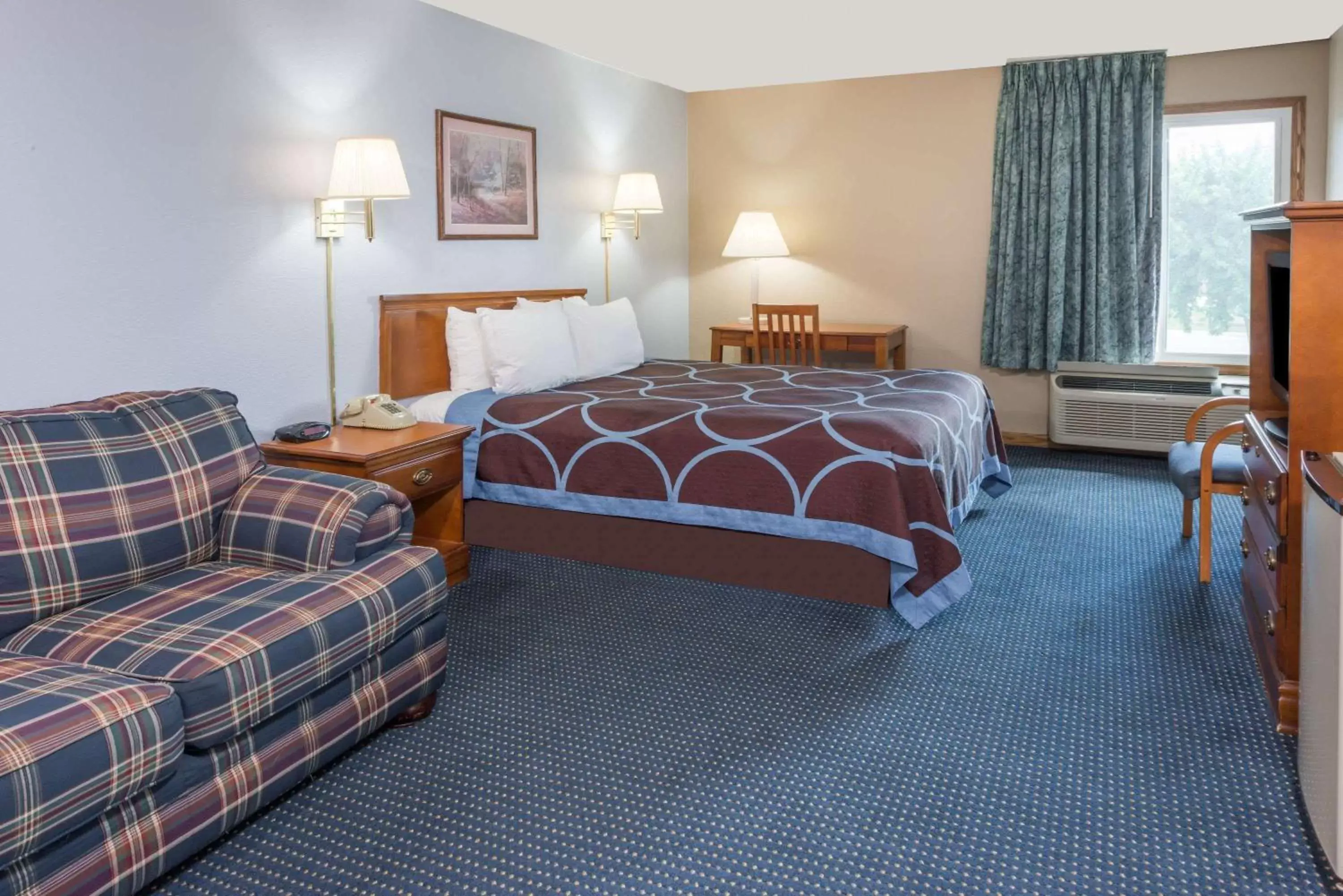 Photo of the whole room, Bed in Super 8 by Wyndham O'Fallon MO/St. Louis Area
