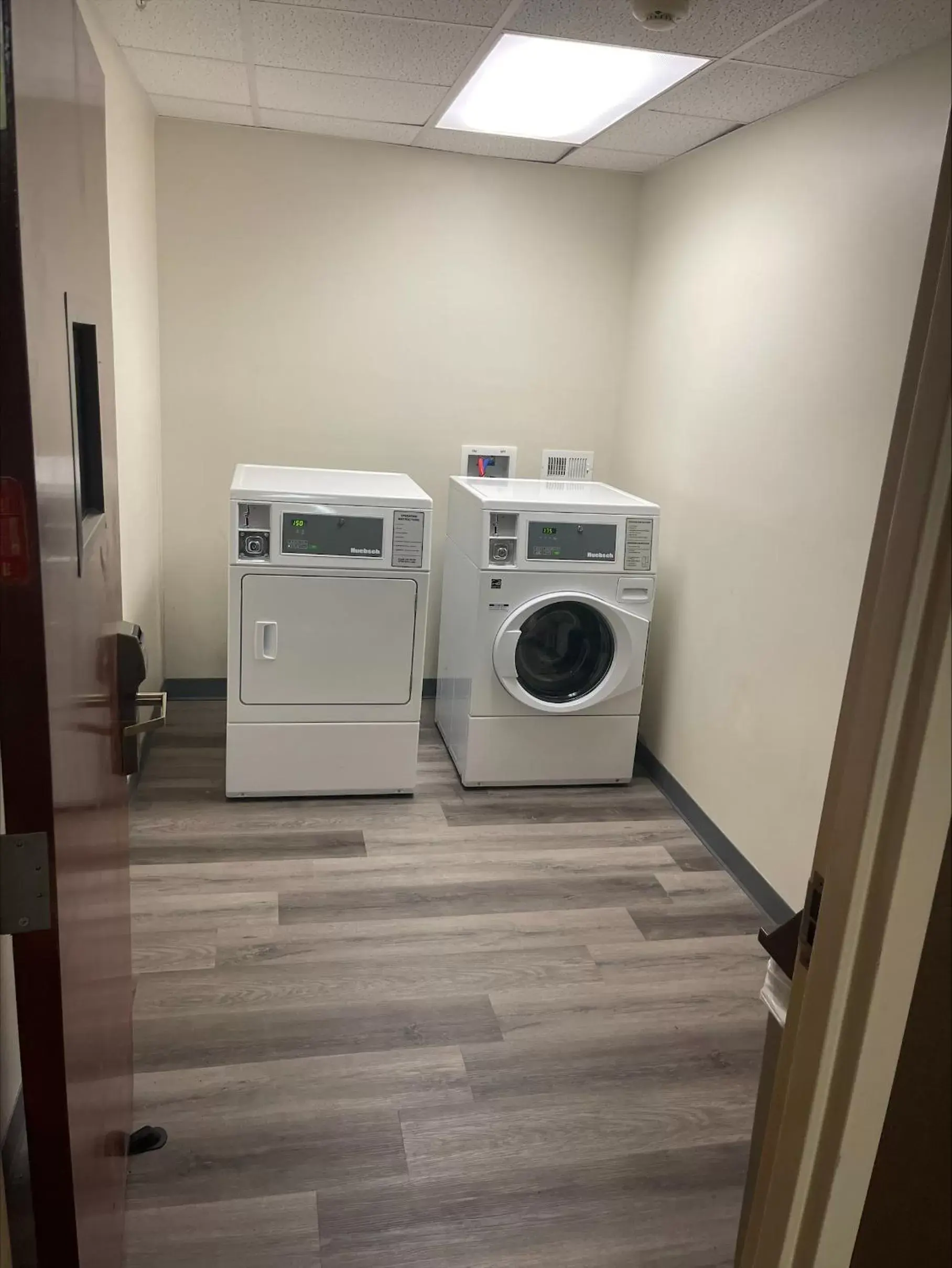laundry, Kitchen/Kitchenette in Quality Inn & Suites