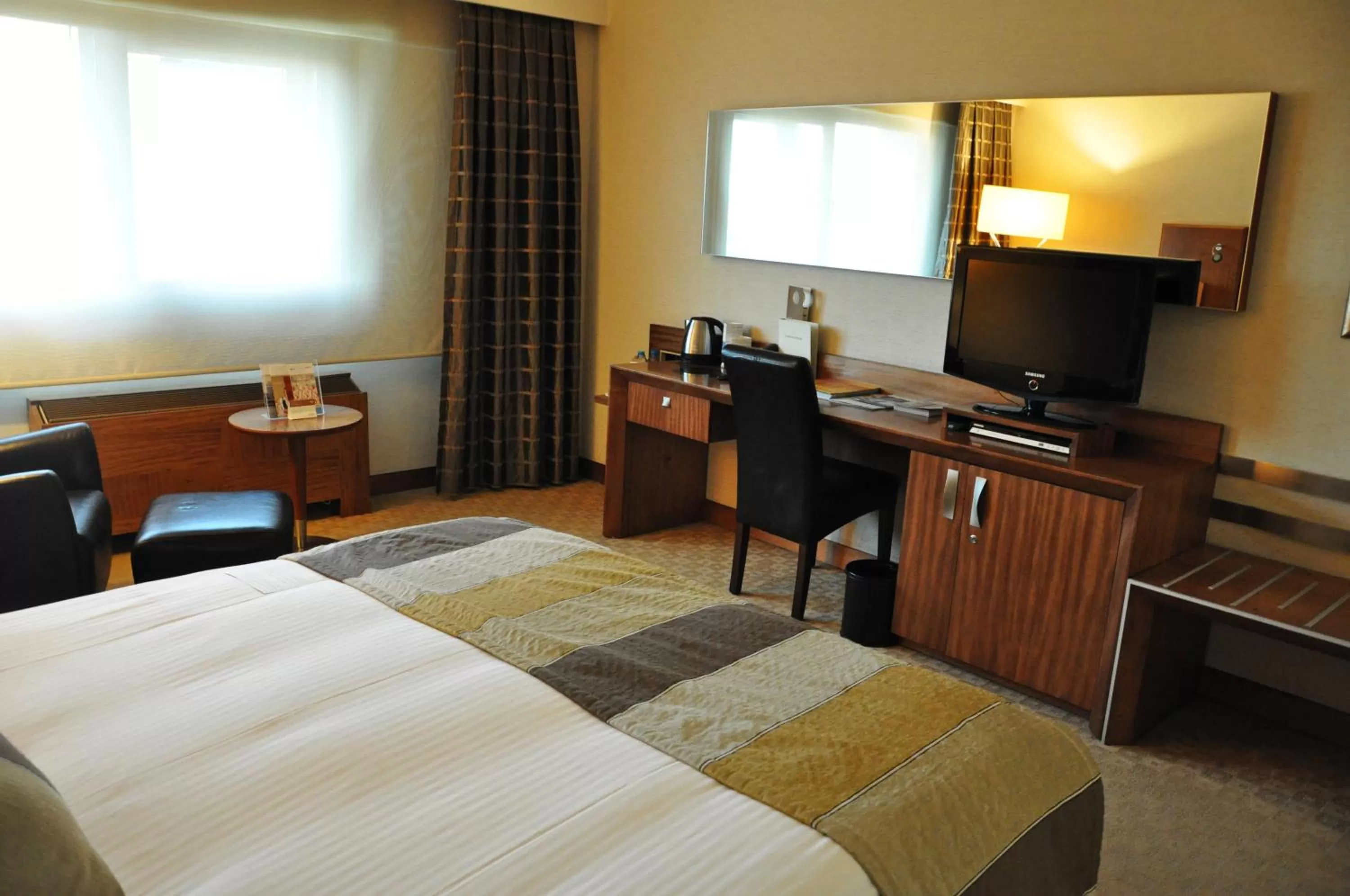 Bed in Mövenpick Hotel Izmir