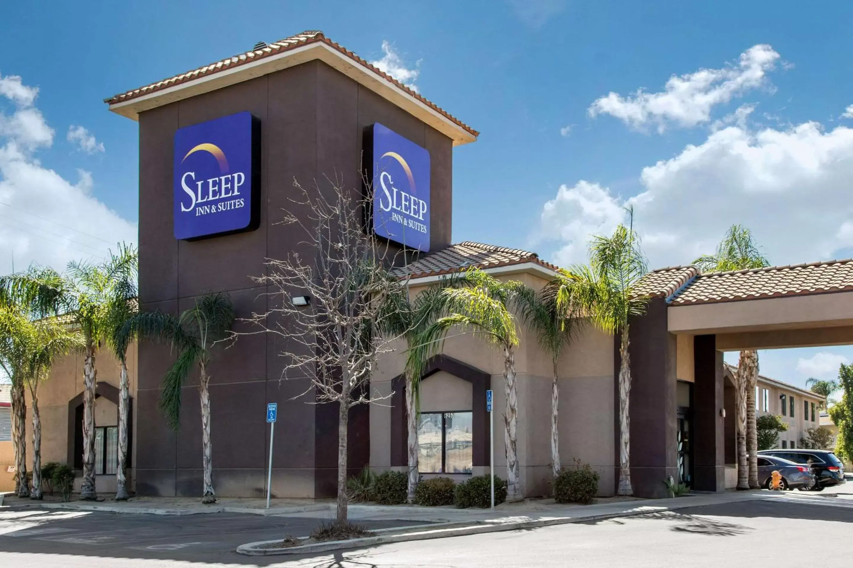Property building in Sleep Inn & Suites Bakersfield North