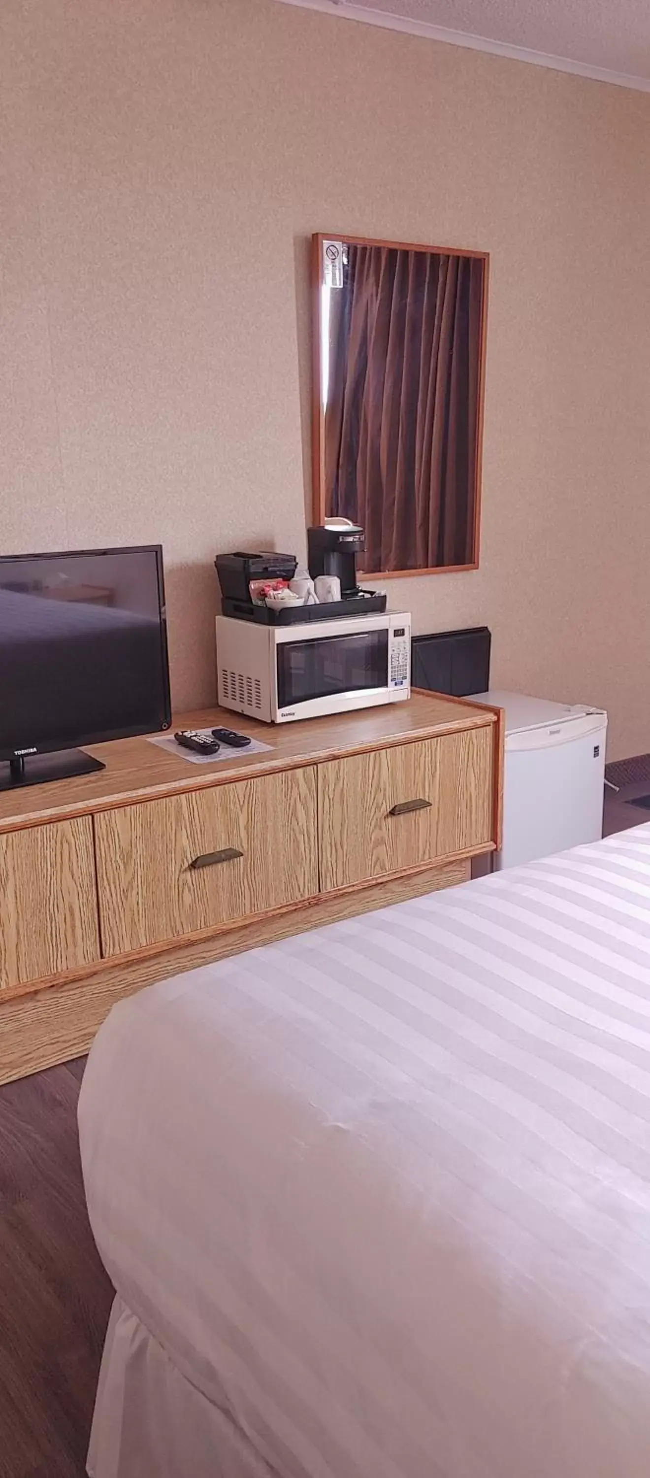 TV and multimedia, Bed in Travelodge by Wyndham Amherst