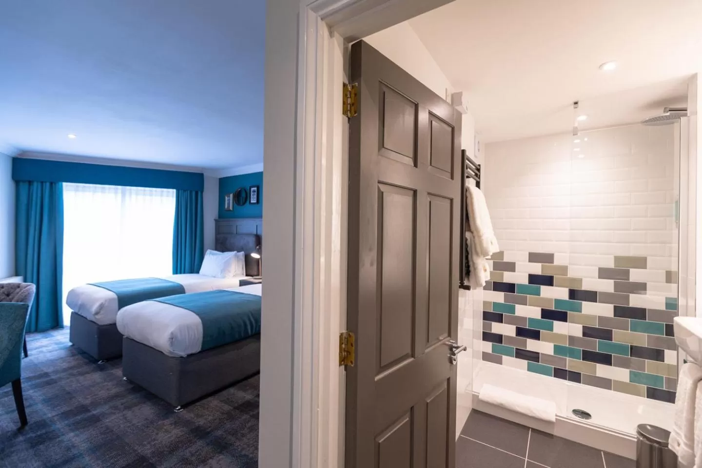 Bathroom, Bed in The Feathers Hotel