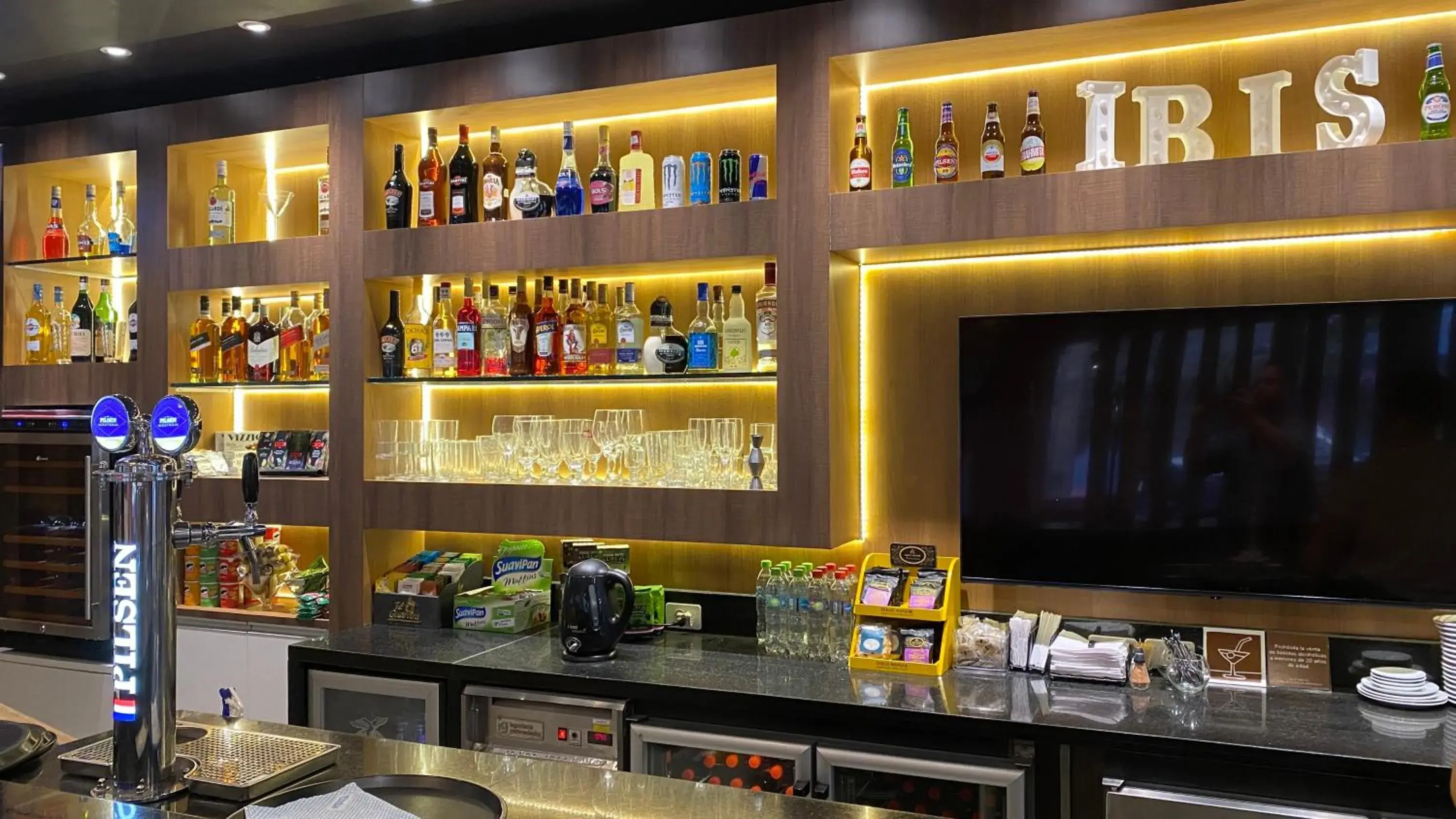 Lounge or bar in ibis Asuncion