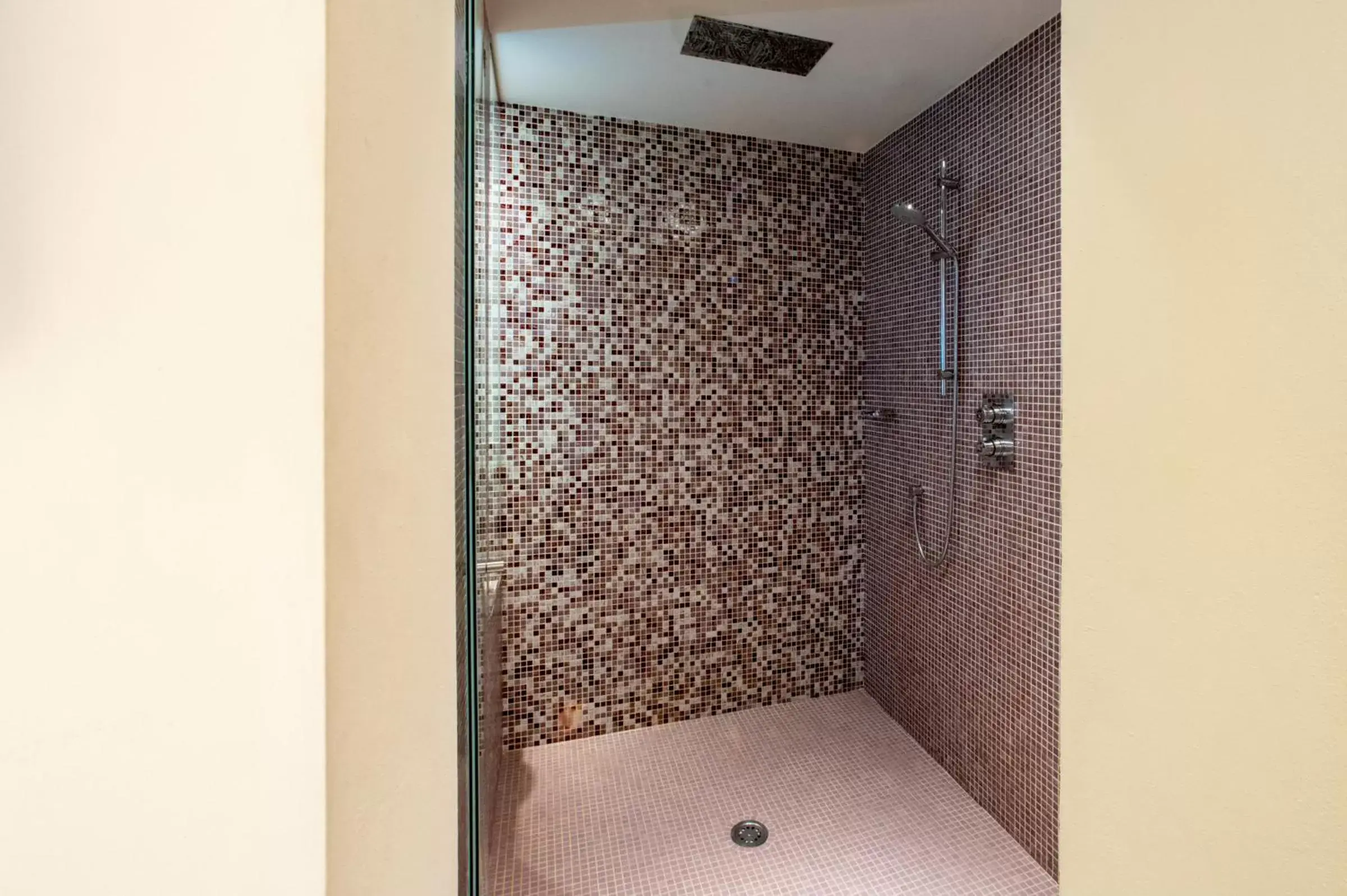 Shower in Hotel Annunziata