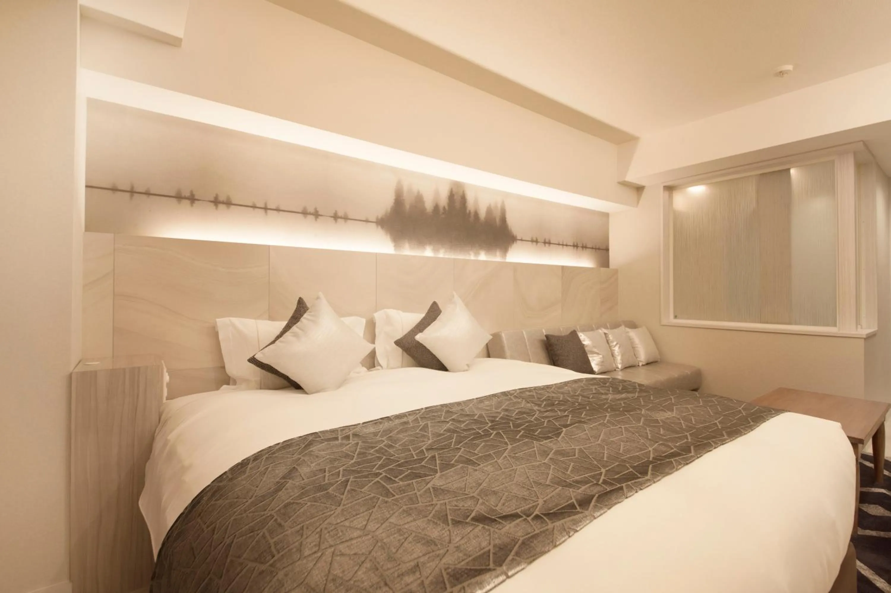 Photo of the whole room, Bed in The Centurion Classic Akasaka