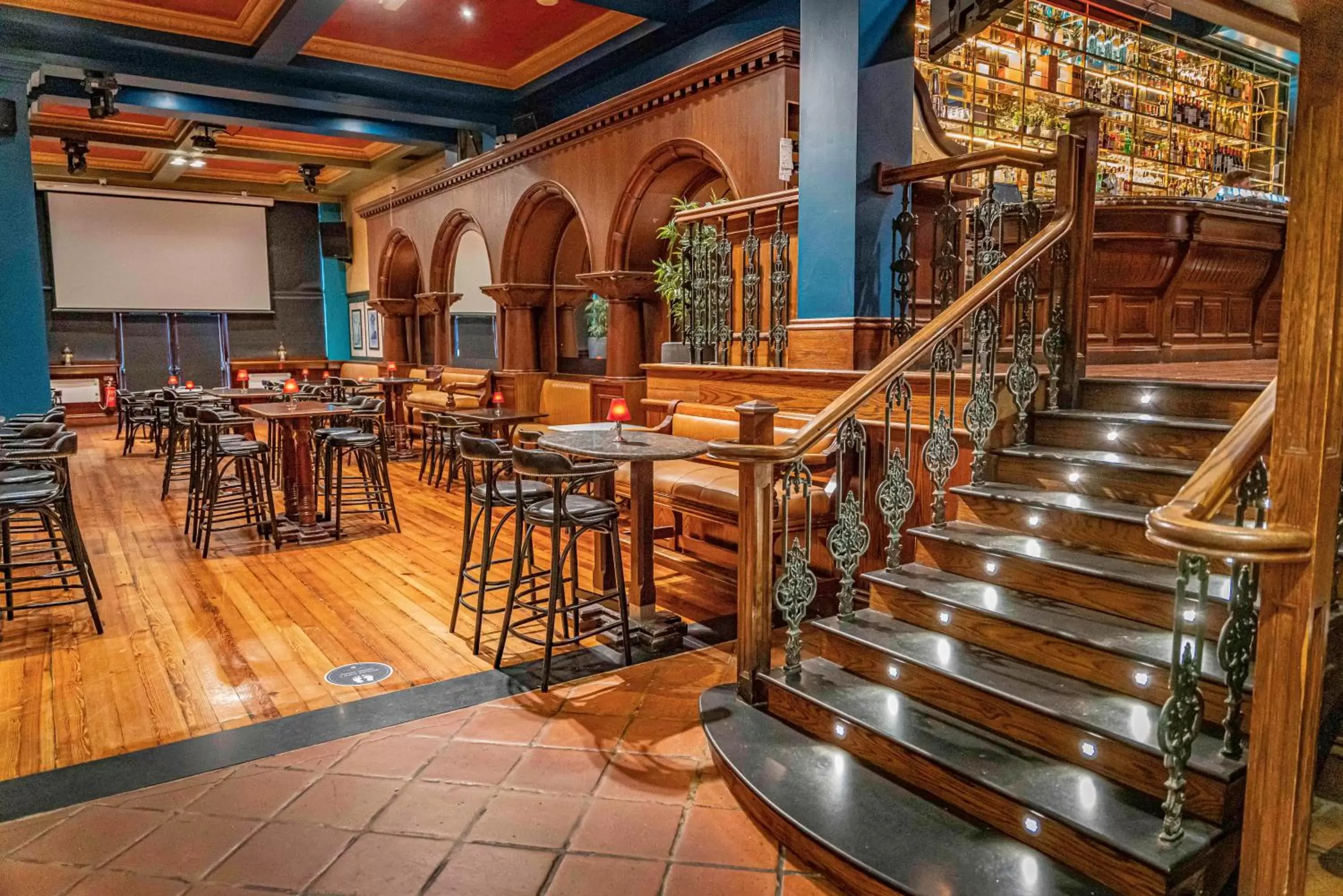 Lounge or bar in Eyre Square Hotel