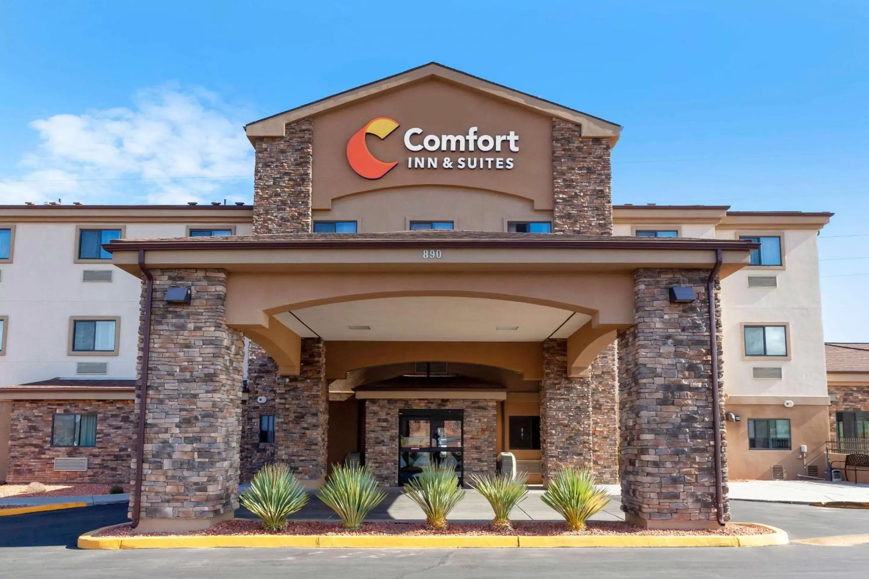 Property building in Comfort Inn & Suites Page at Lake Powell