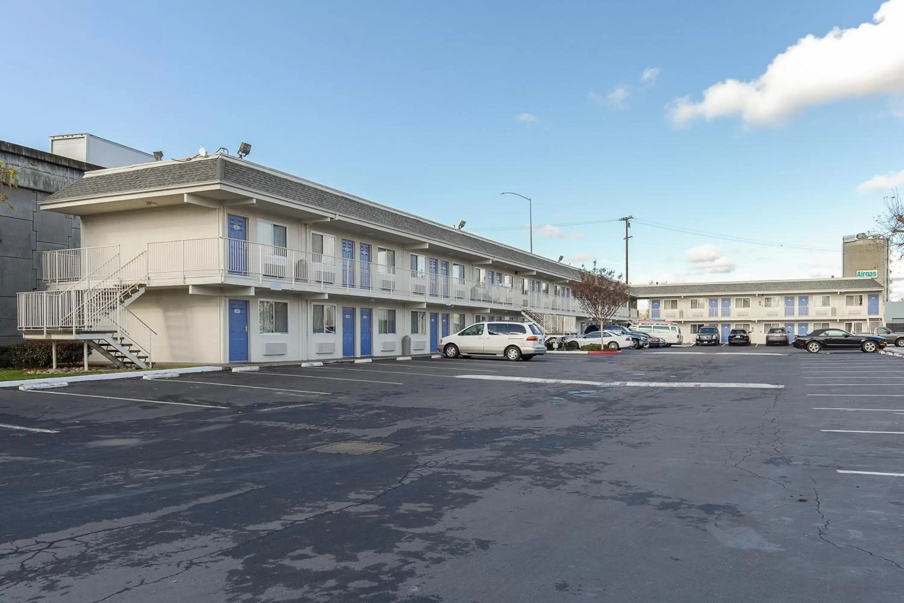 Facade/entrance, Property Building in Motel 6 Hayward, CA- East Bay